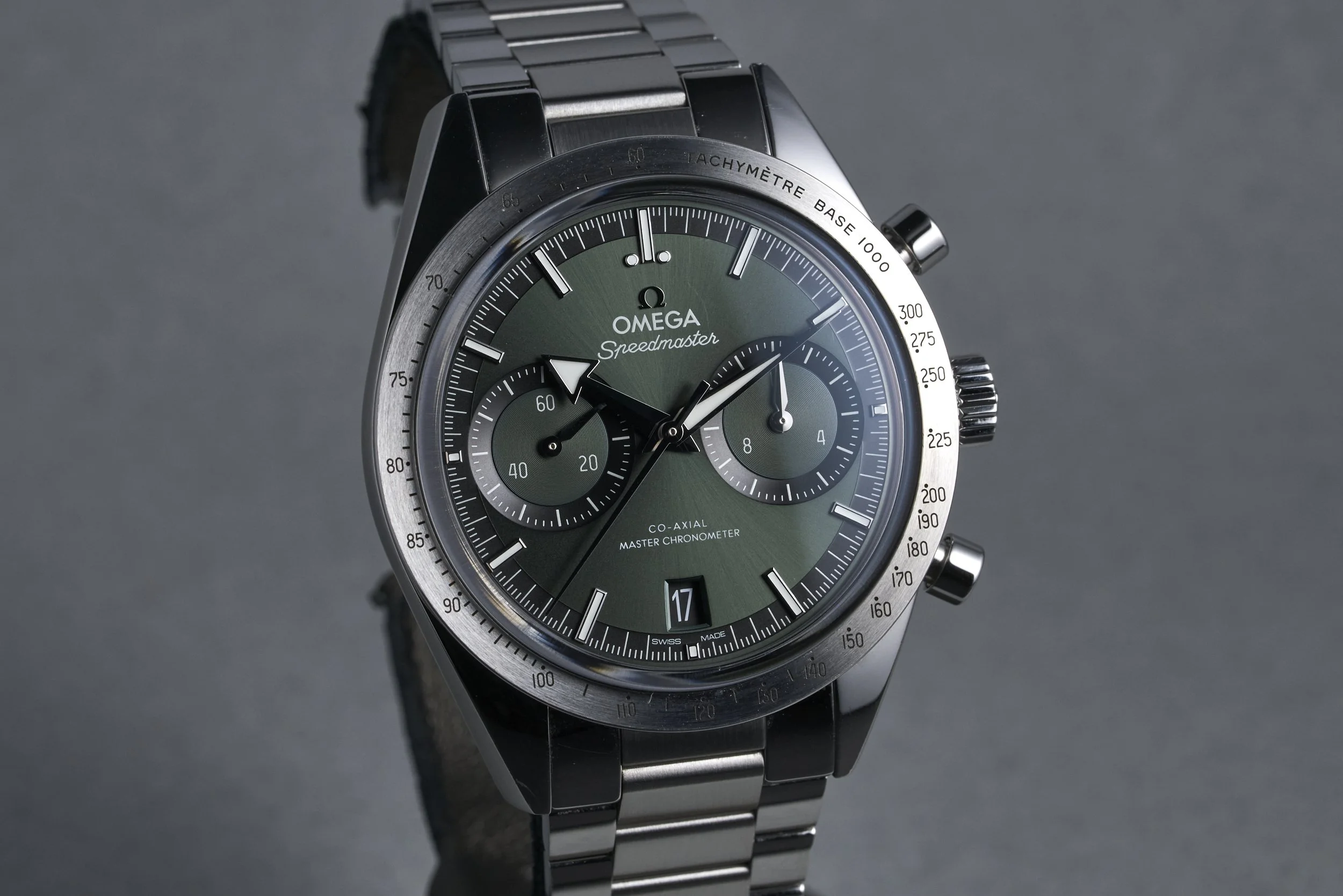 omega-speedmaster57.boxpapers-332.10.41.51.10.001-green.dial-2023-oysterpalace-OP2334-02.jpg