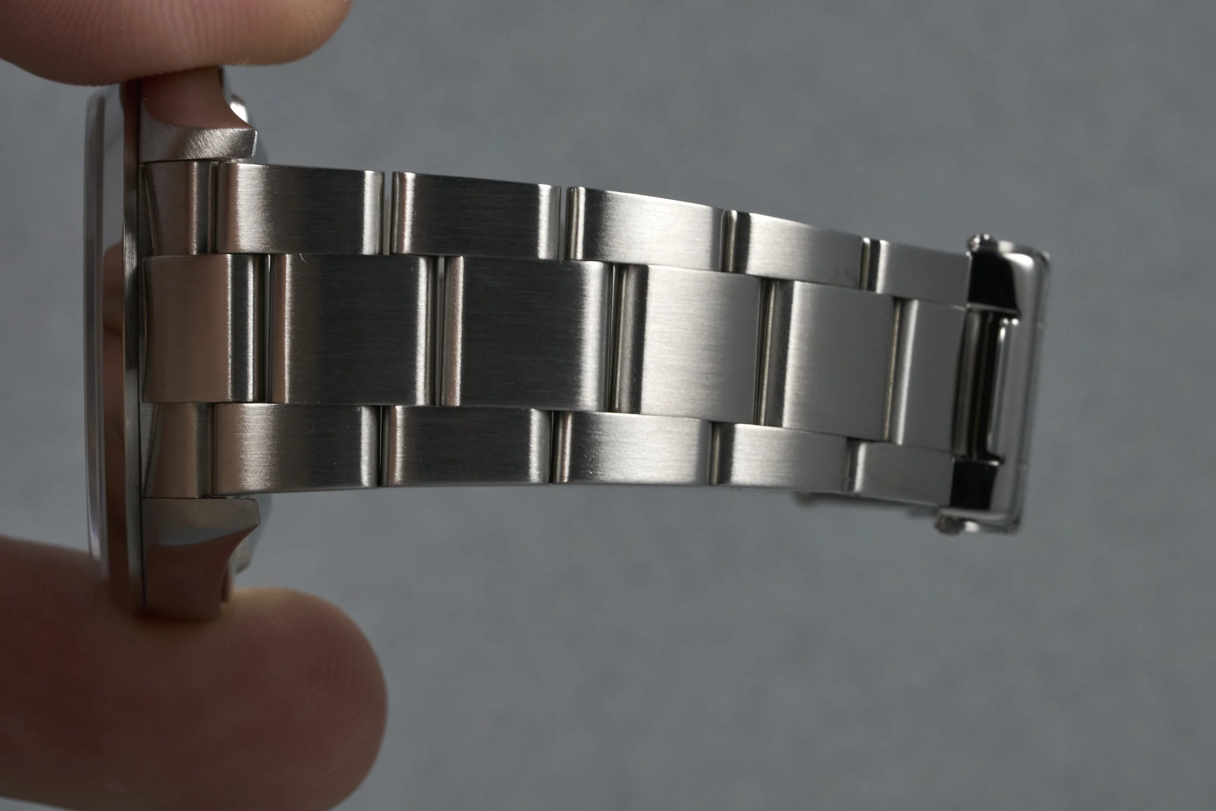 rolex-explorer.boxpapers-114270-black.dial-2006.Z-oysterpalace-OP2209-08.jpg