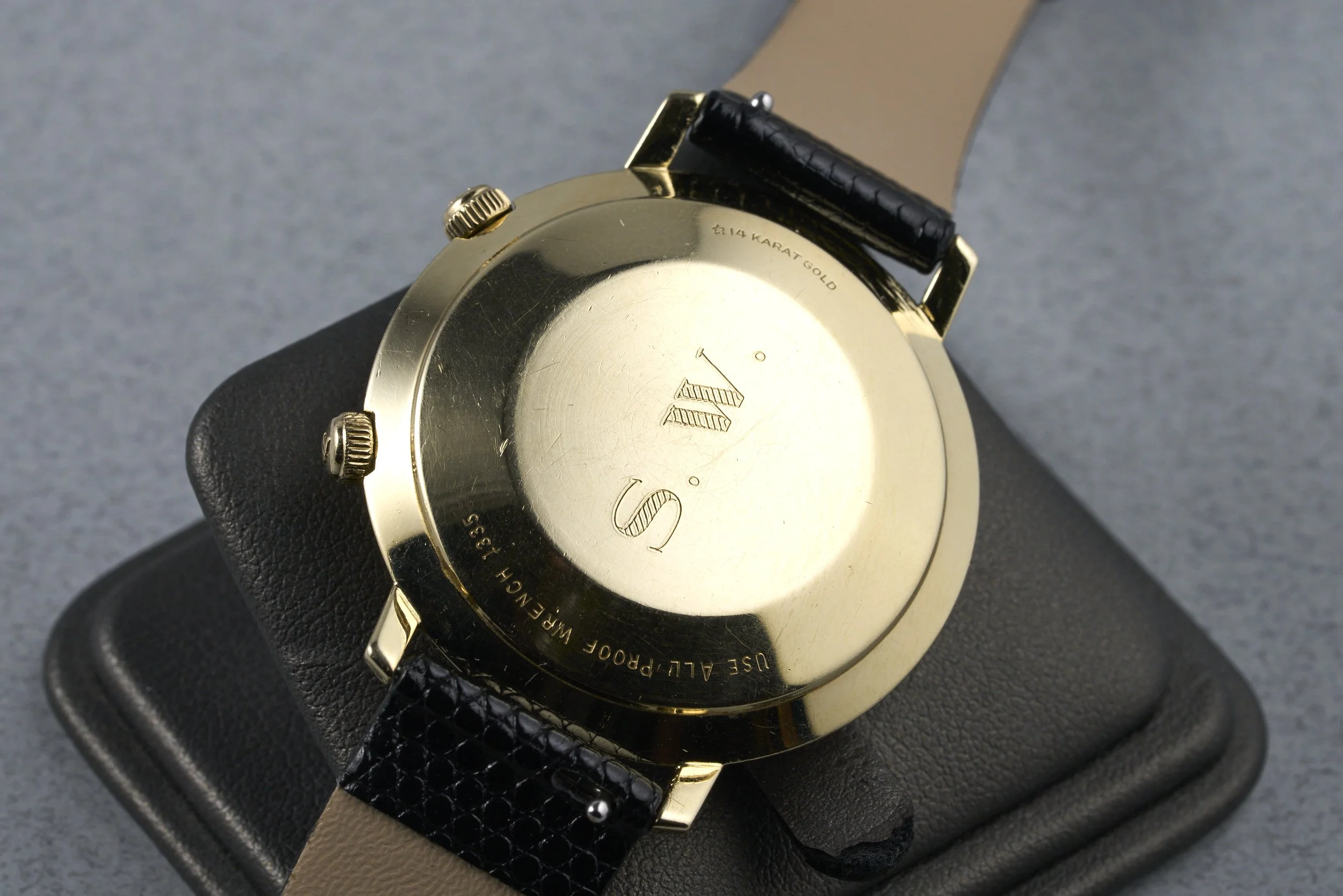 jlc-momovox.alarm.yellowgold-2672-silver.dial-1960s-oysterpalace-OP2310-09.jpg