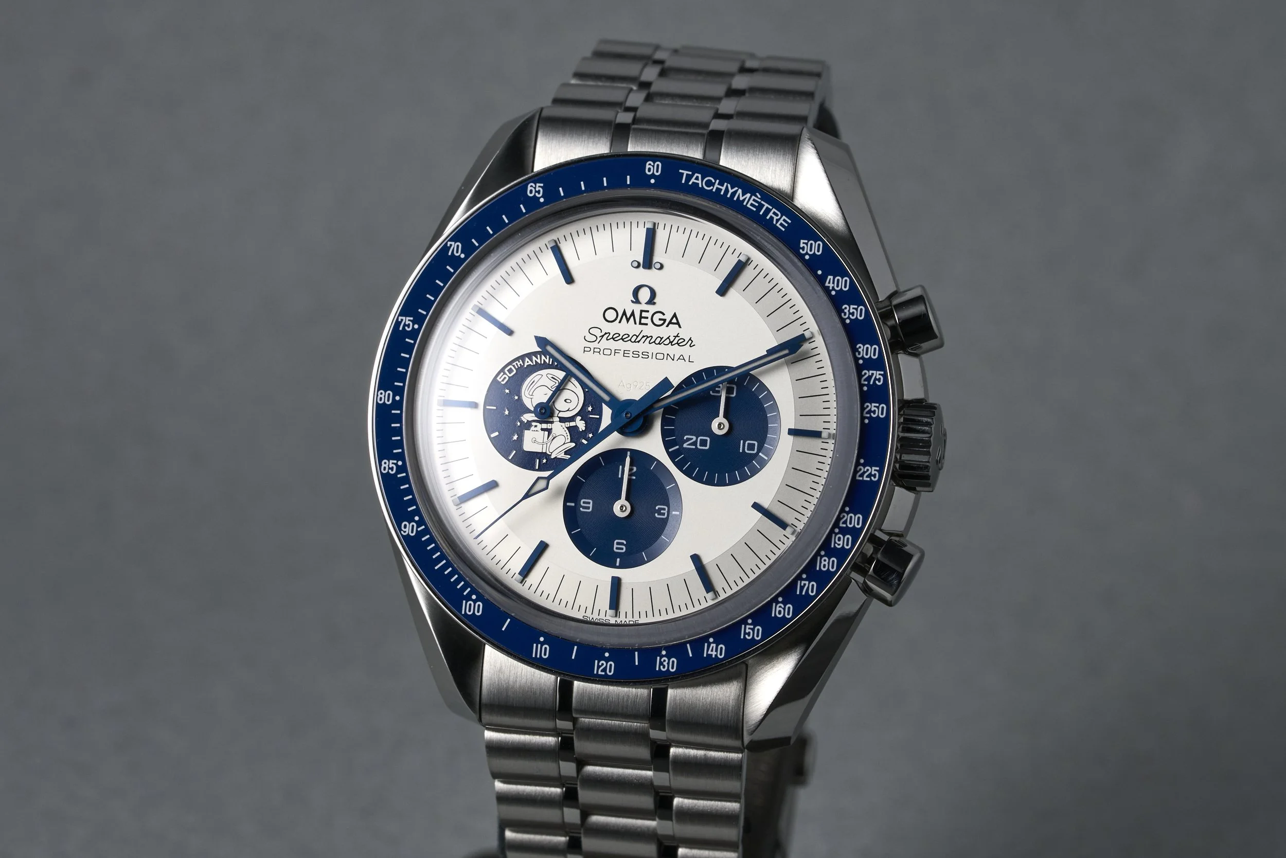 omega-speedmaster.boxpapers-310.32.42.50.02.001-silver.snoopy.50th.dial-2021-oysterpalace-OP2314-03.jpg