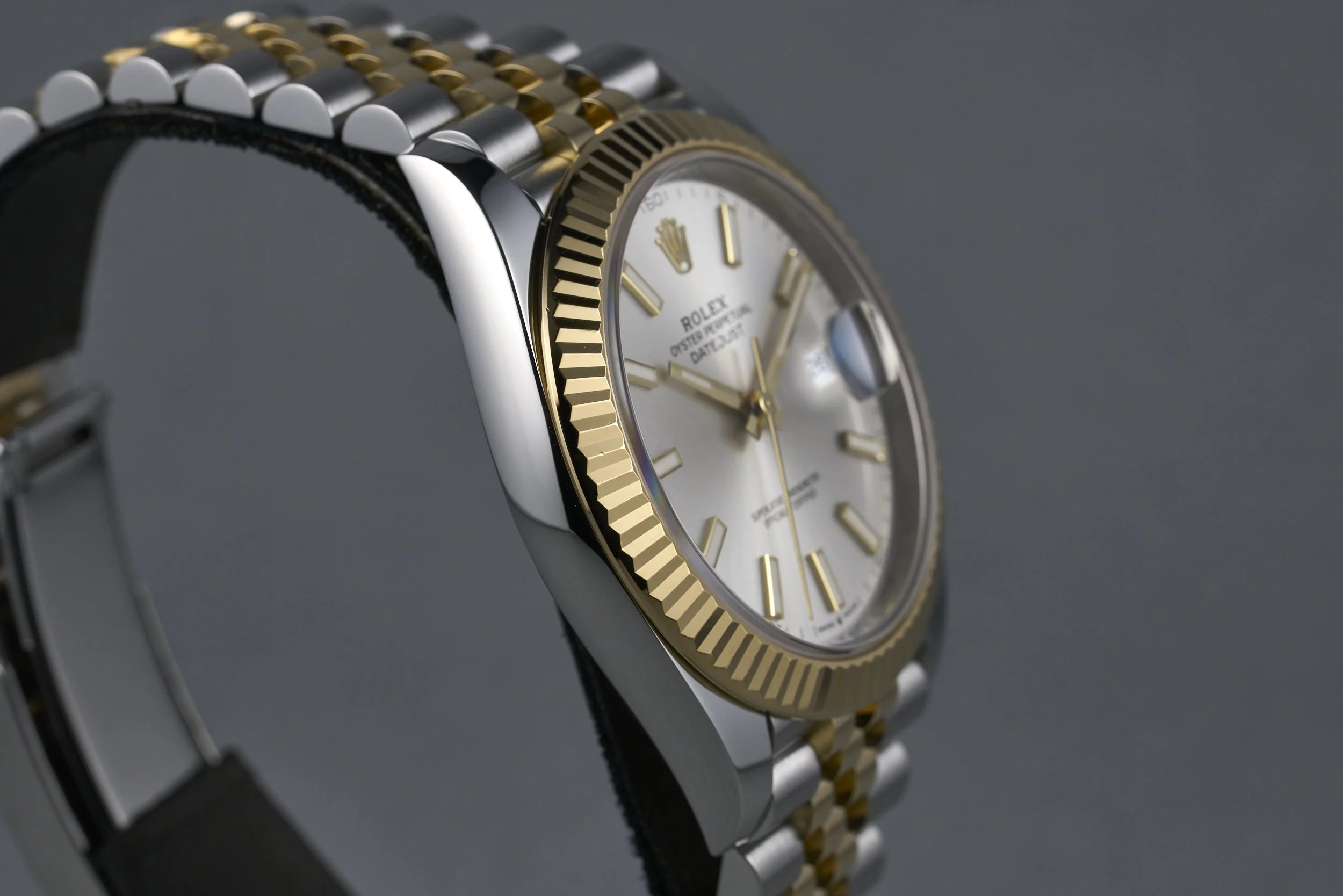 rolex-datejust.41.twotone.boxpapers-1263333-silver.dial-2022-oysterpalace-OP2200-05.jpg