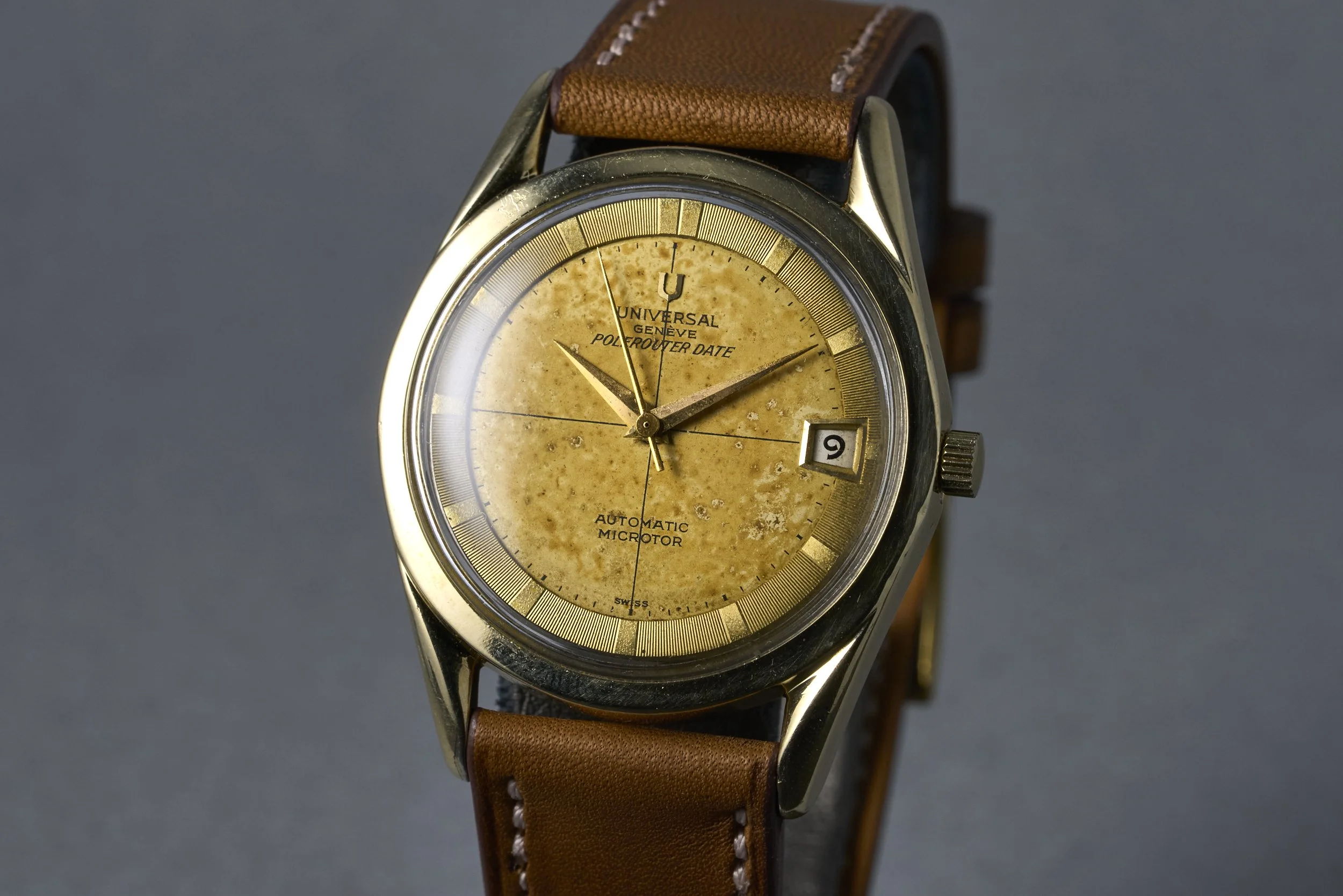 universalgeneve-polerouter.date.goldcap-204504.4-champagne.dial-1950s-oysterpalace-OP2195-03.jpg