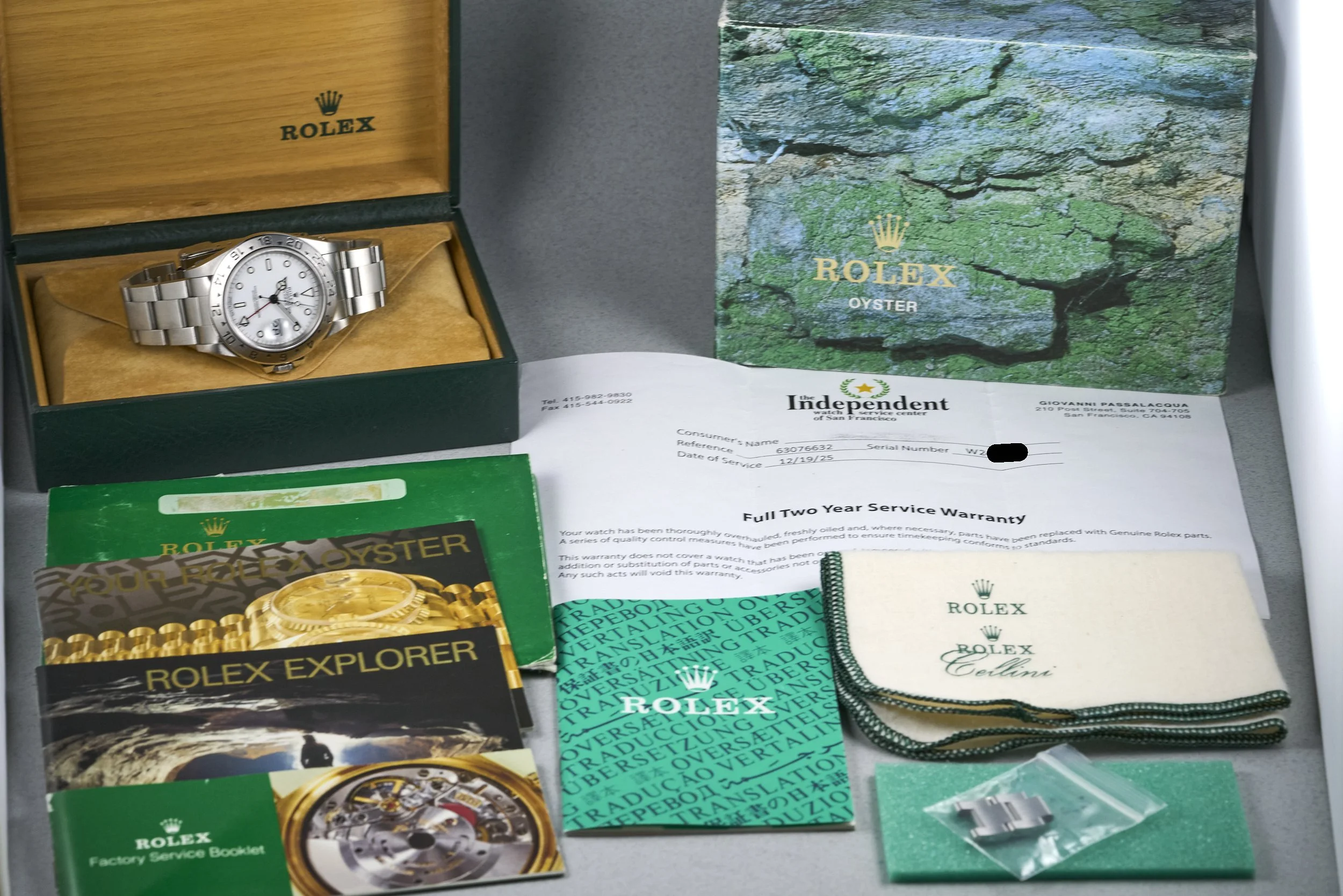 rolex-explorerII.boxservicepapers-16570-white.tritium.dial-1995.W-oysterpalace-OP2317-15.jpg
