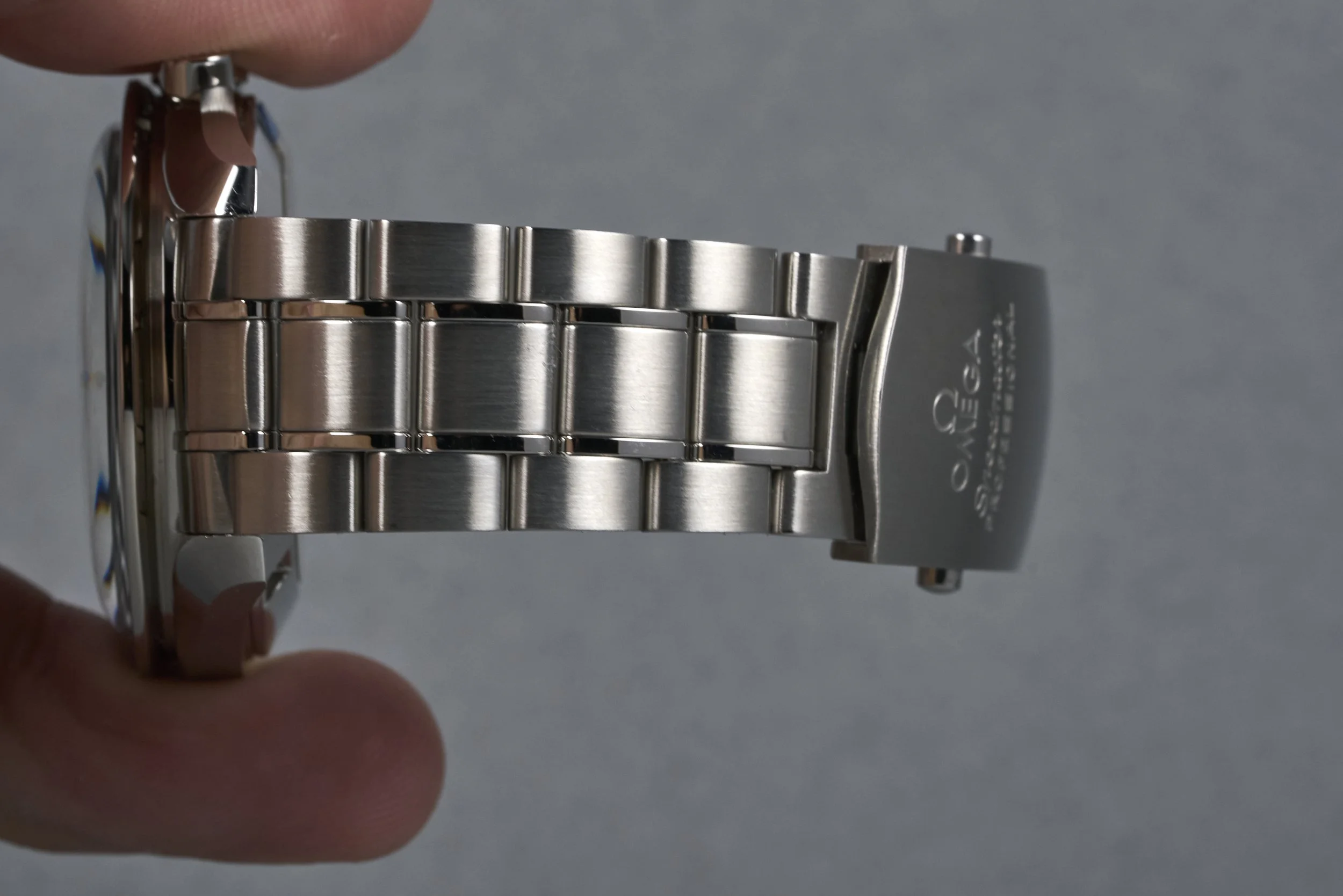 omega-speedmaster.boxpapers-311.30.42.30.01.004-tintin.dial-2018-oysterpalace-OP2302-08.jpg