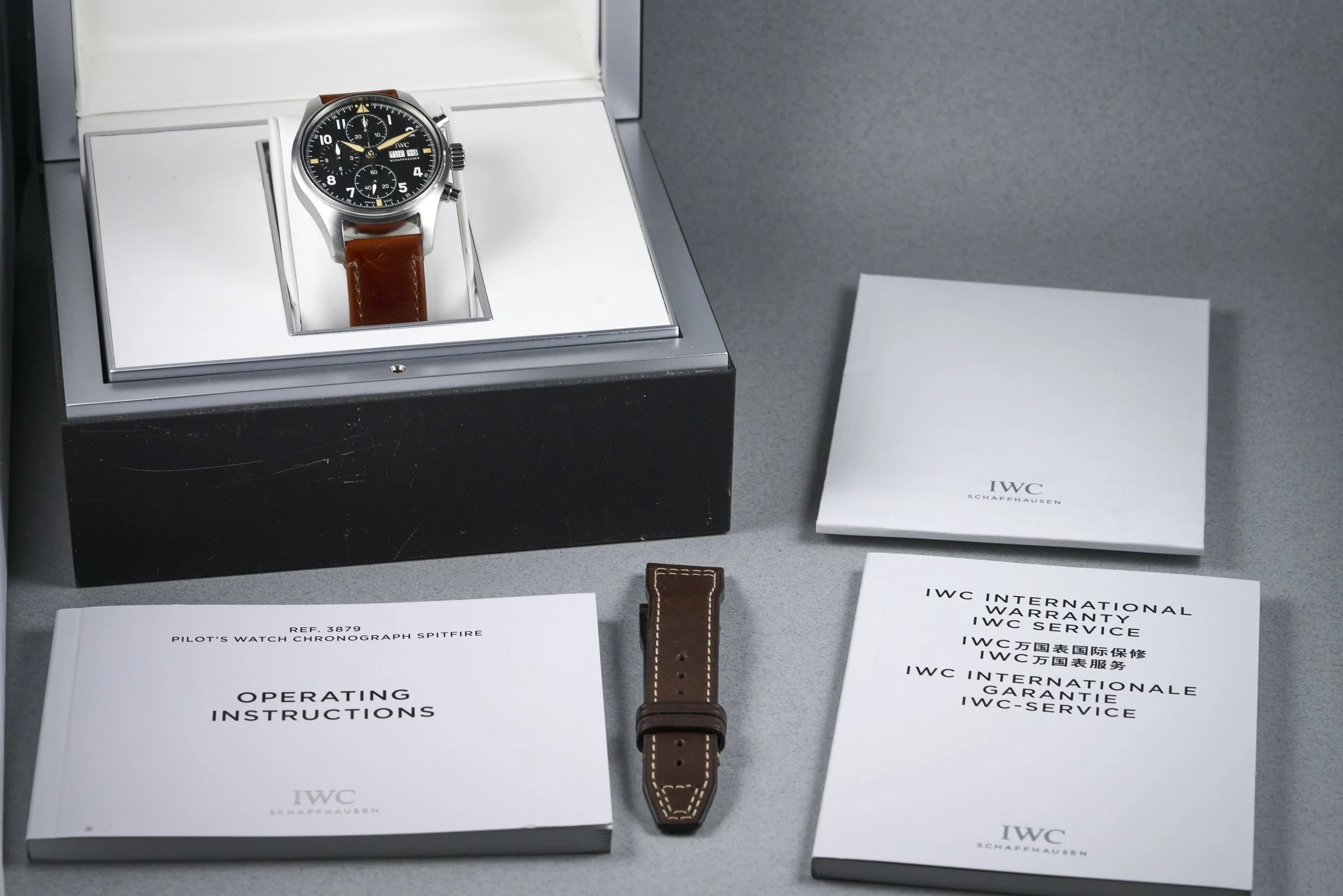 iwc-spitfire.chrono-IW387901-black.dial-2020s-oysterpalace-OP2311-09.jpg