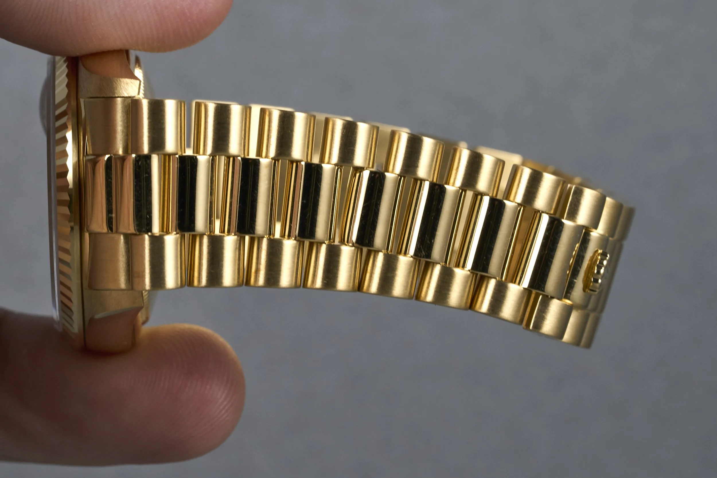 rolex-daydate.yellowgold.rscpapers-18238-arabic.myriad.dial-1988.L-oysterpalace-OP2283-09.jpg