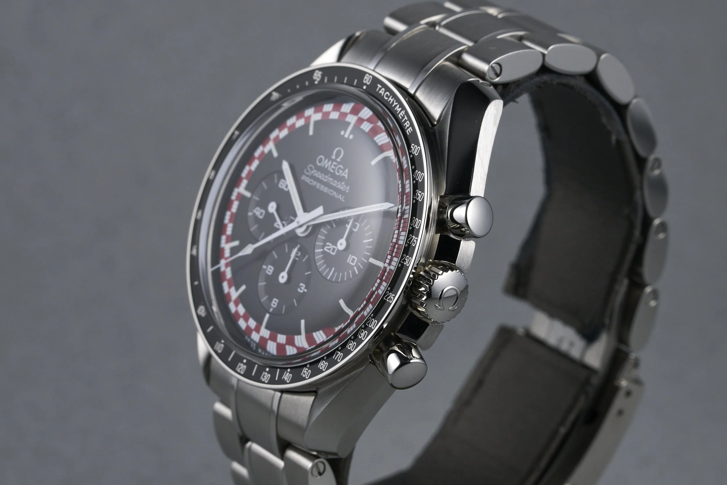 omega-speedmaster.boxpapers-311.30.42.30.01.004-tintin.dial-2018-oysterpalace-OP2302-06.jpg