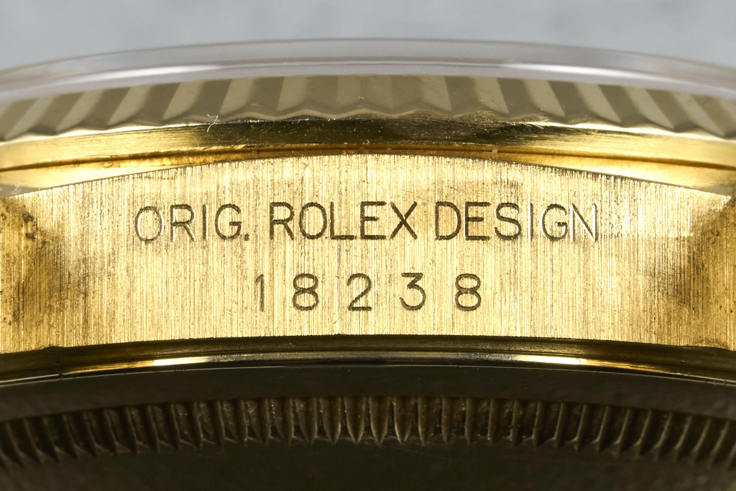 rolex-daydate.yellowgold.box-18238-white.roman.dial-1995.T-oysterpalace-OP2307-08.jpg