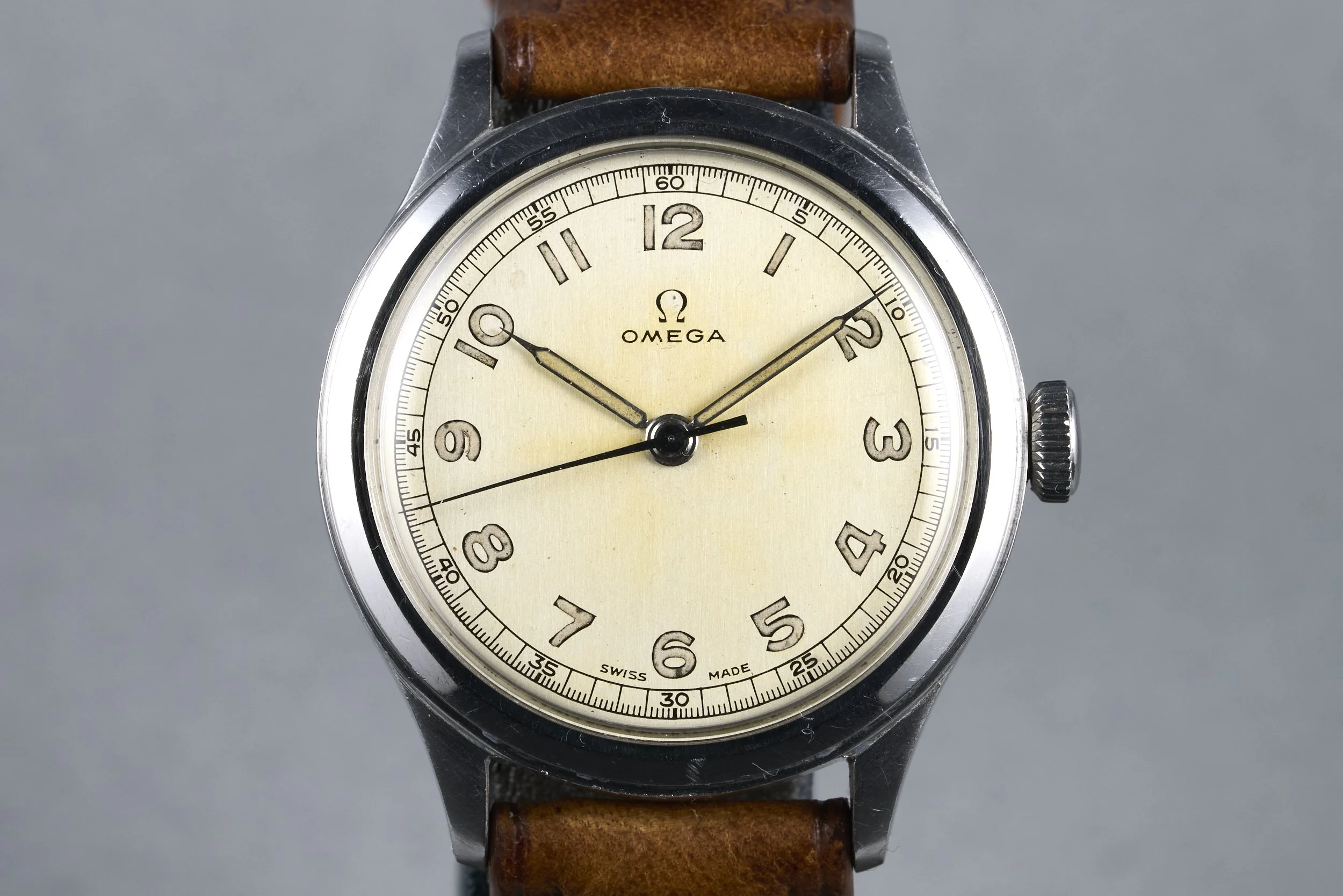 omega-military.30T2.servicepapers-2179.5-arabic.dial-1940s-oysterpalace-OP2318-01.jpg
