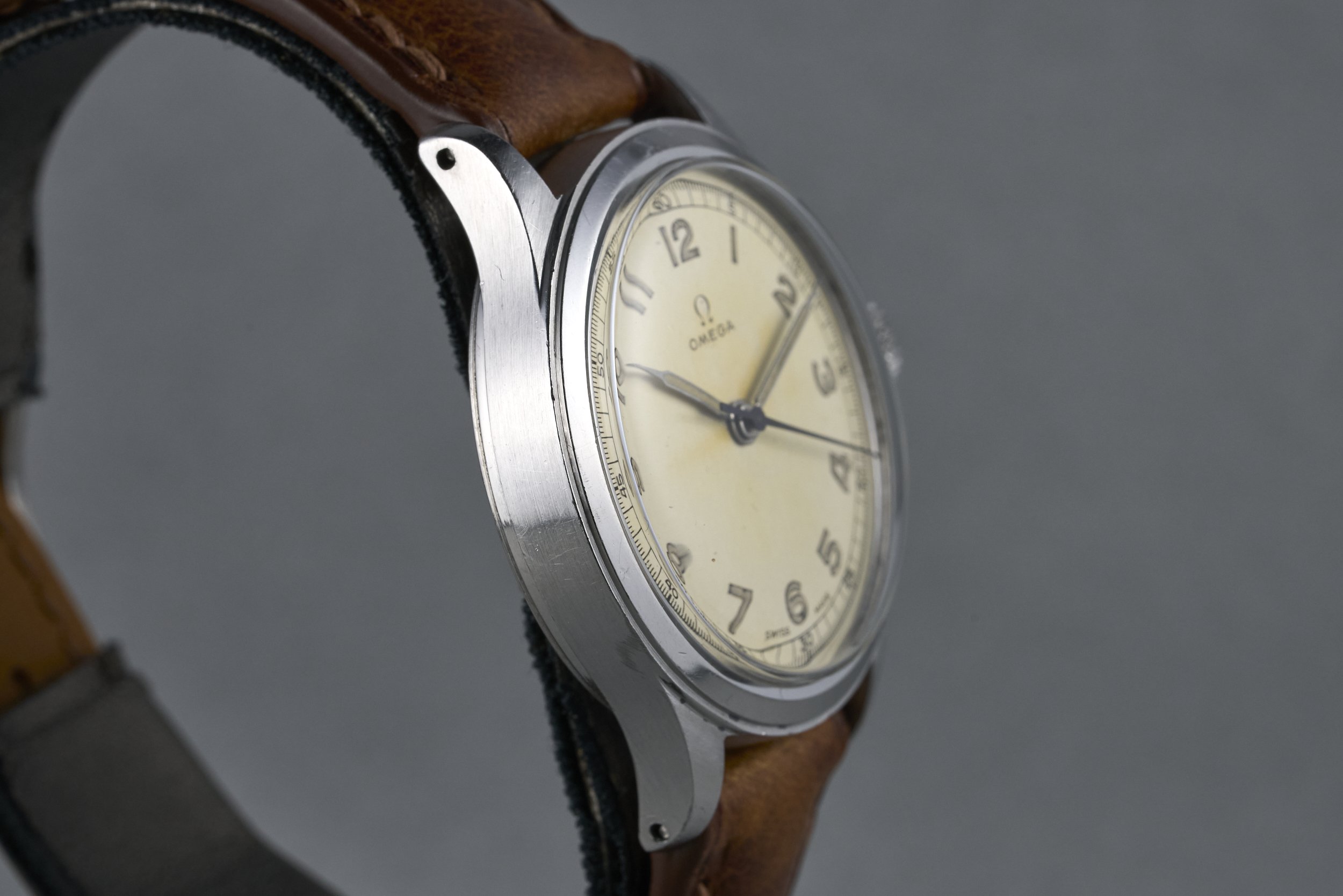 omega-military.30T2.servicepapers-2179.5-arabic.dial-1940s-oysterpalace-OP2318-06.jpg
