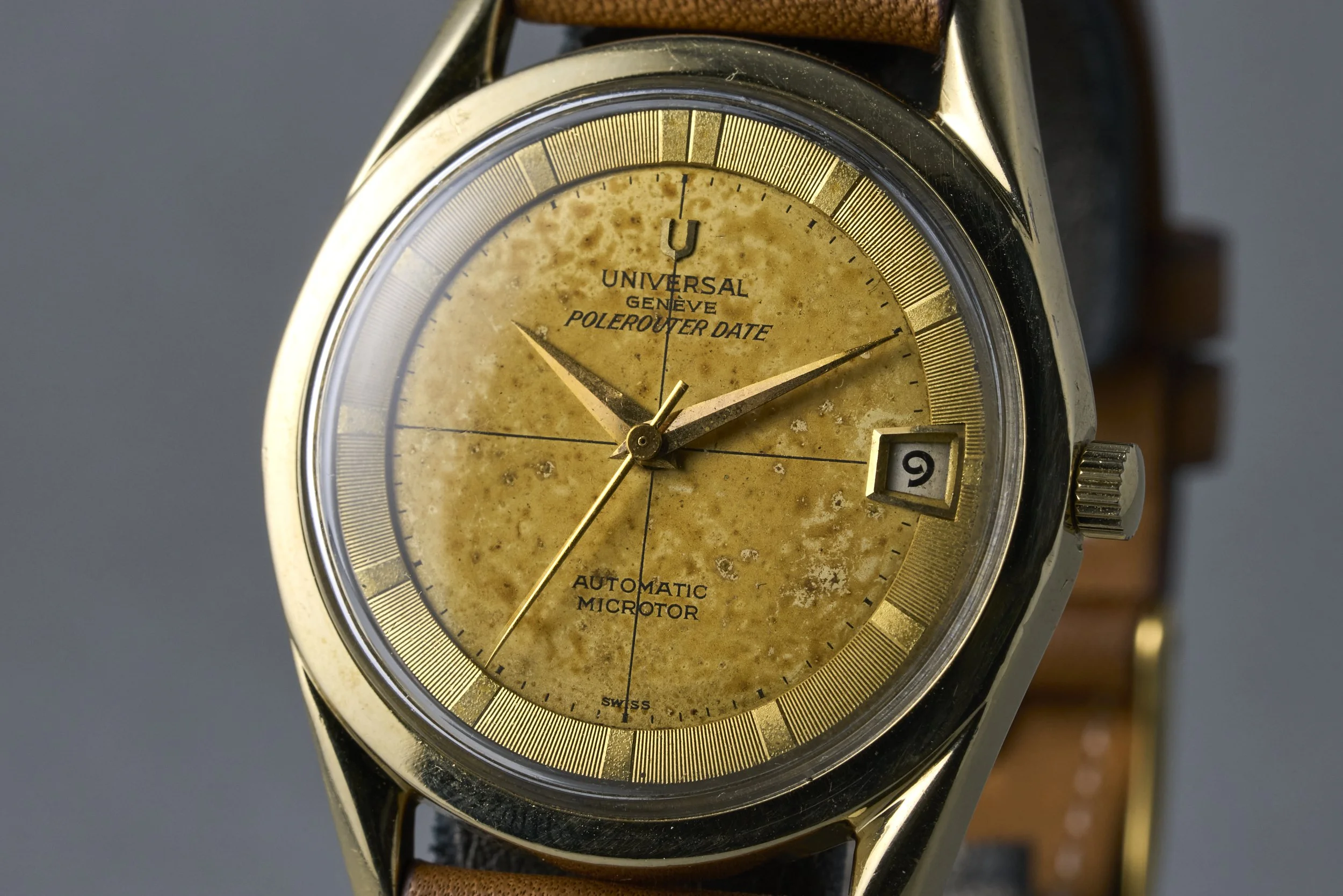 universalgeneve-polerouter.date.goldcap-204504.4-champagne.dial-1950s-oysterpalace-OP2195-05.jpg