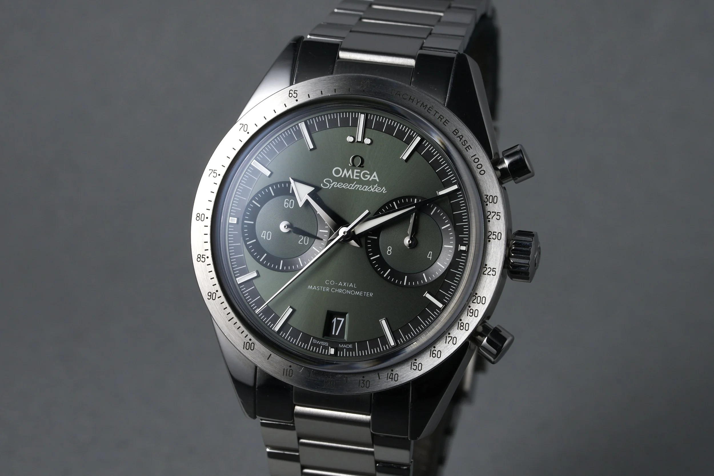 omega-speedmaster57.boxpapers-332.10.41.51.10.001-green.dial-2023-oysterpalace-OP2334-03.jpg