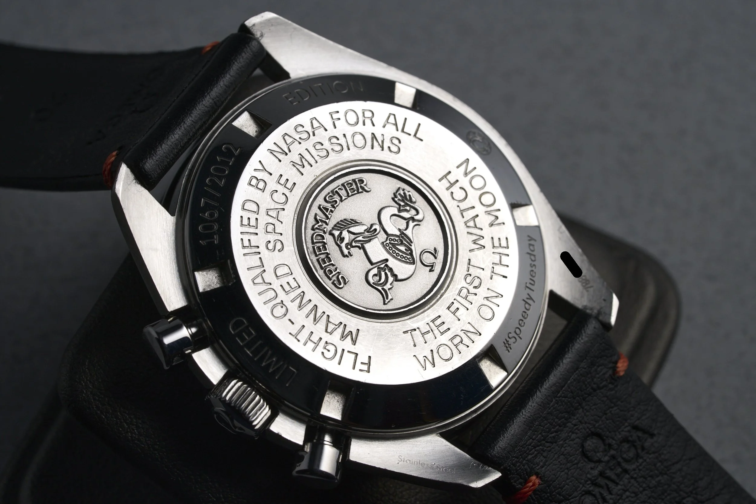 omega-speedmaster.speedytuesday.boxpapers-311.12.42.30.01.001-ultraman.dial-2018-oysterpalace-OP2282-10.jpg
