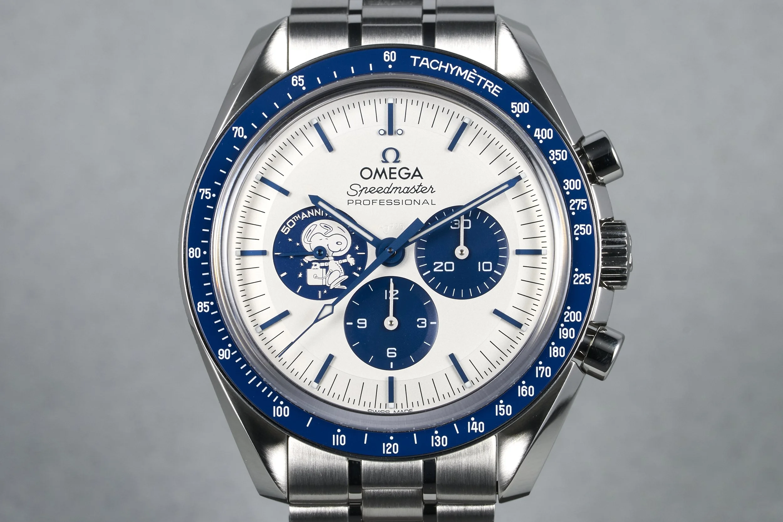 omega-speedmaster.boxpapers-310.32.42.50.02.001-silver.snoopy.50th.dial-2021-oysterpalace-OP2314-01.jpg