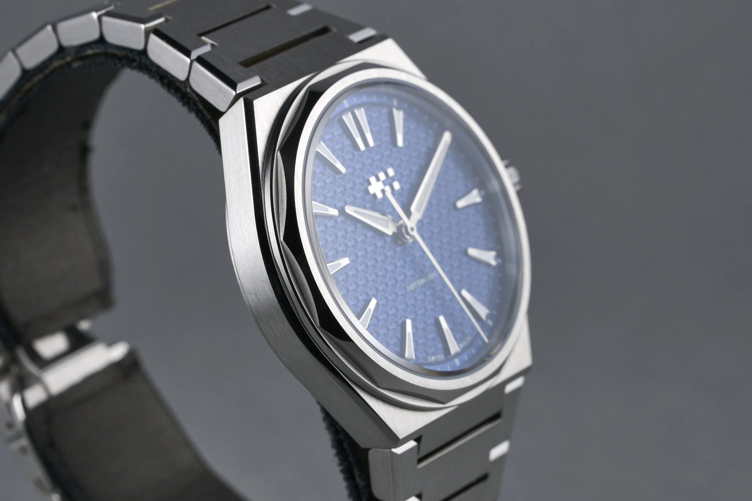 chistopherward-twelve.boxpapers-glacier.blue-cobalt.dial-2023-oysterpalace-OP2254-05.jpg