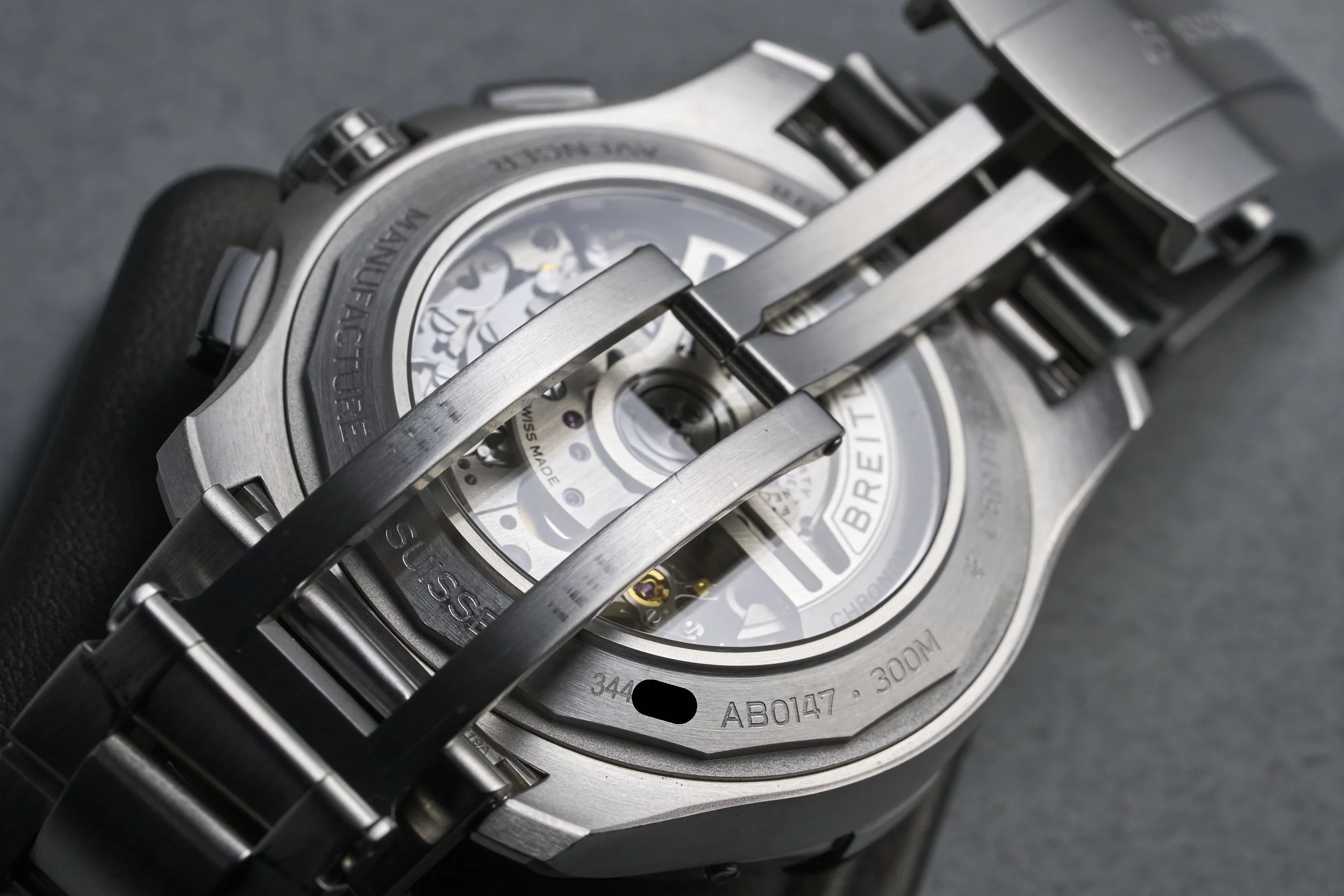 breitling-avenger.B01.chrono.boxpapers-AB0147-green.dial-2025-oysterpalace-OP2343-09.jpg