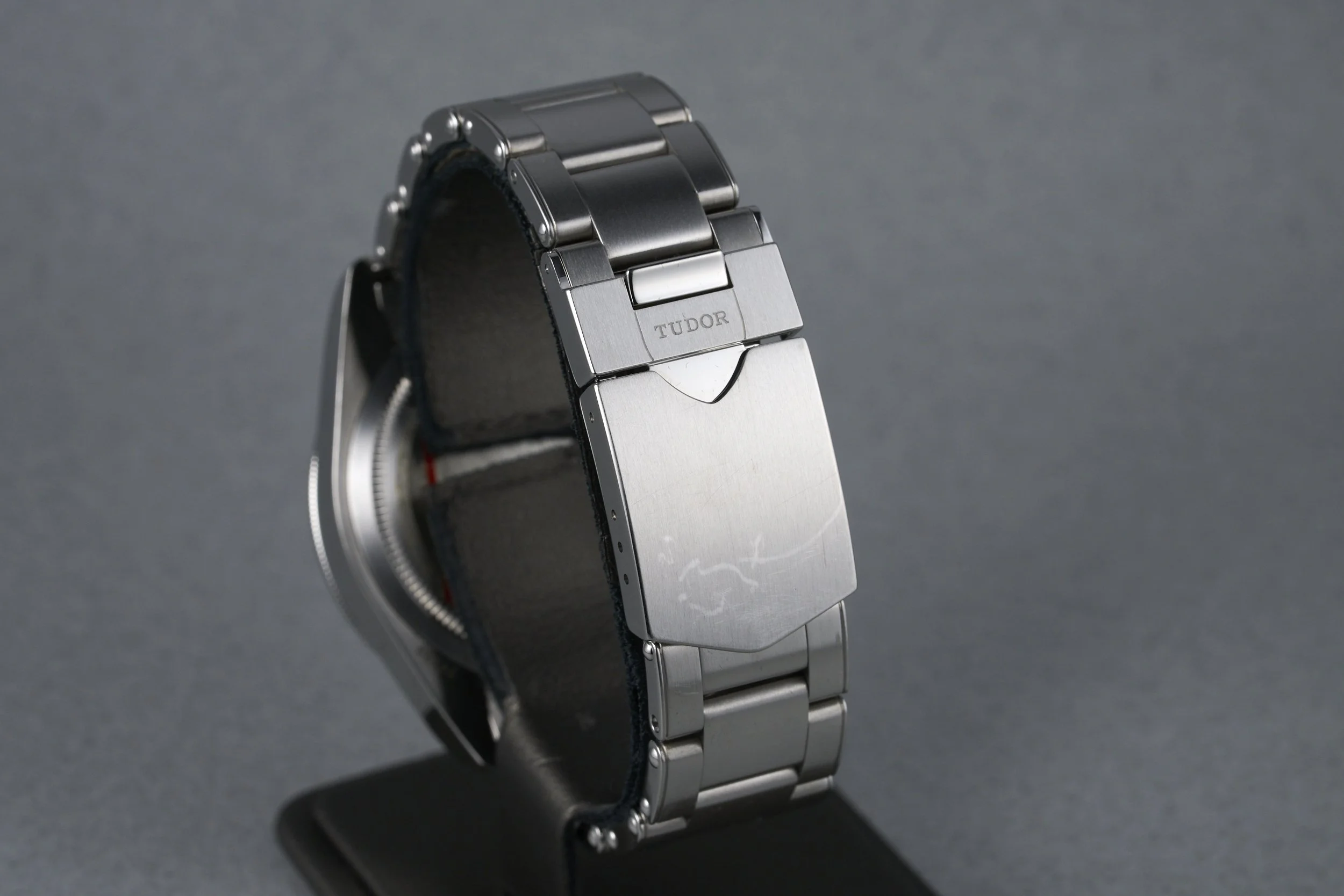 tudor-blackbay.harrods.boxpapers-79230G-black.dial-2018-oysterpalace-OP2320-07.jpg