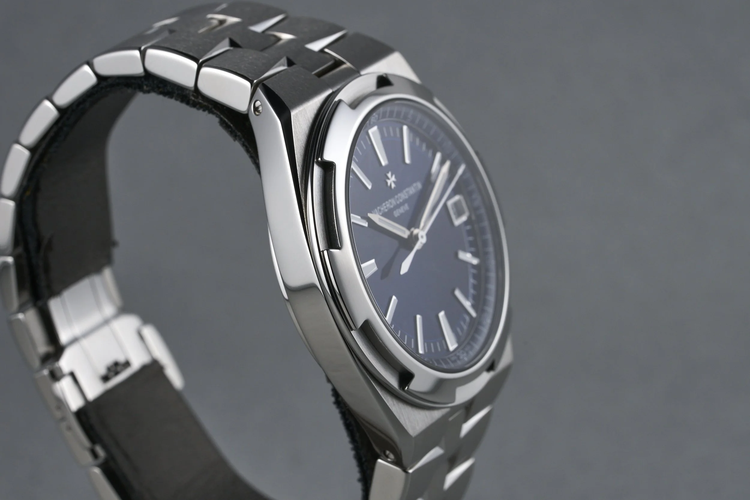 VacheronConstantin-overseas.boxpapers-4500v-blue.dial-2021-oysterpalace-OP2298-06.jpg