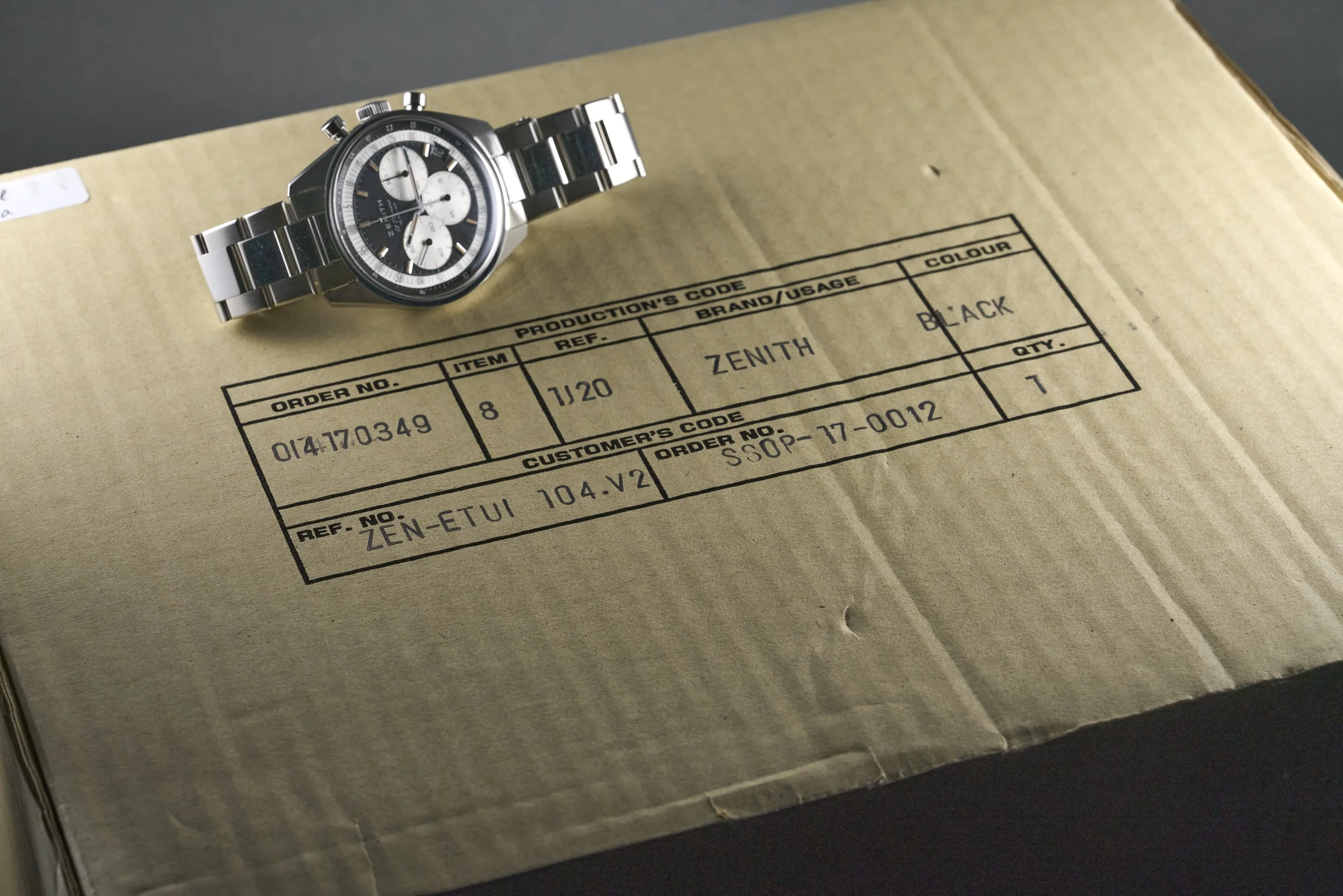 zenith-chronomaster.original.boxpaper-03.3200.3600.21.m3200-reverse.panda.dial-2022-oysterpalace-OP2183-10.jpg