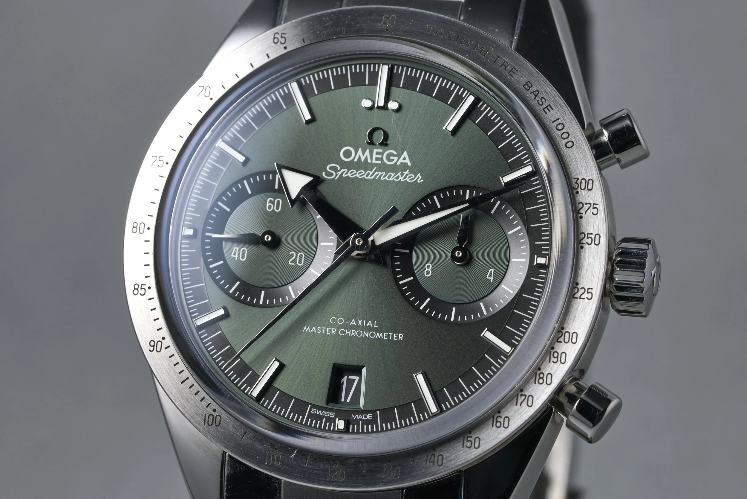 omega-speedmaster57.boxpapers-332.10.41.51.10.001-green.dial-2023-oysterpalace-OP2334-05.jpg