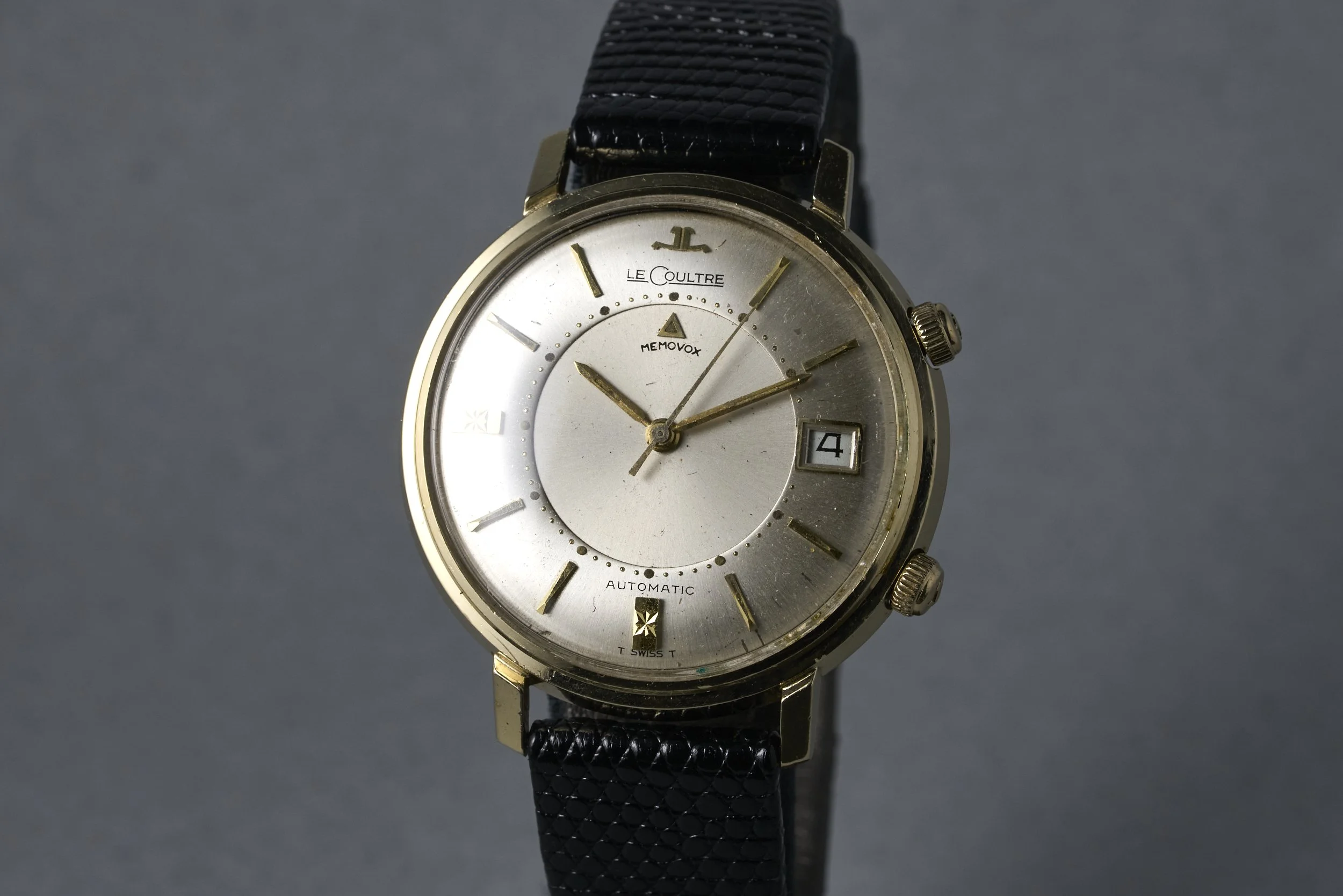 jlc-momovox.alarm.yellowgold-2672-silver.dial-1960s-oysterpalace-OP2310-03.jpg