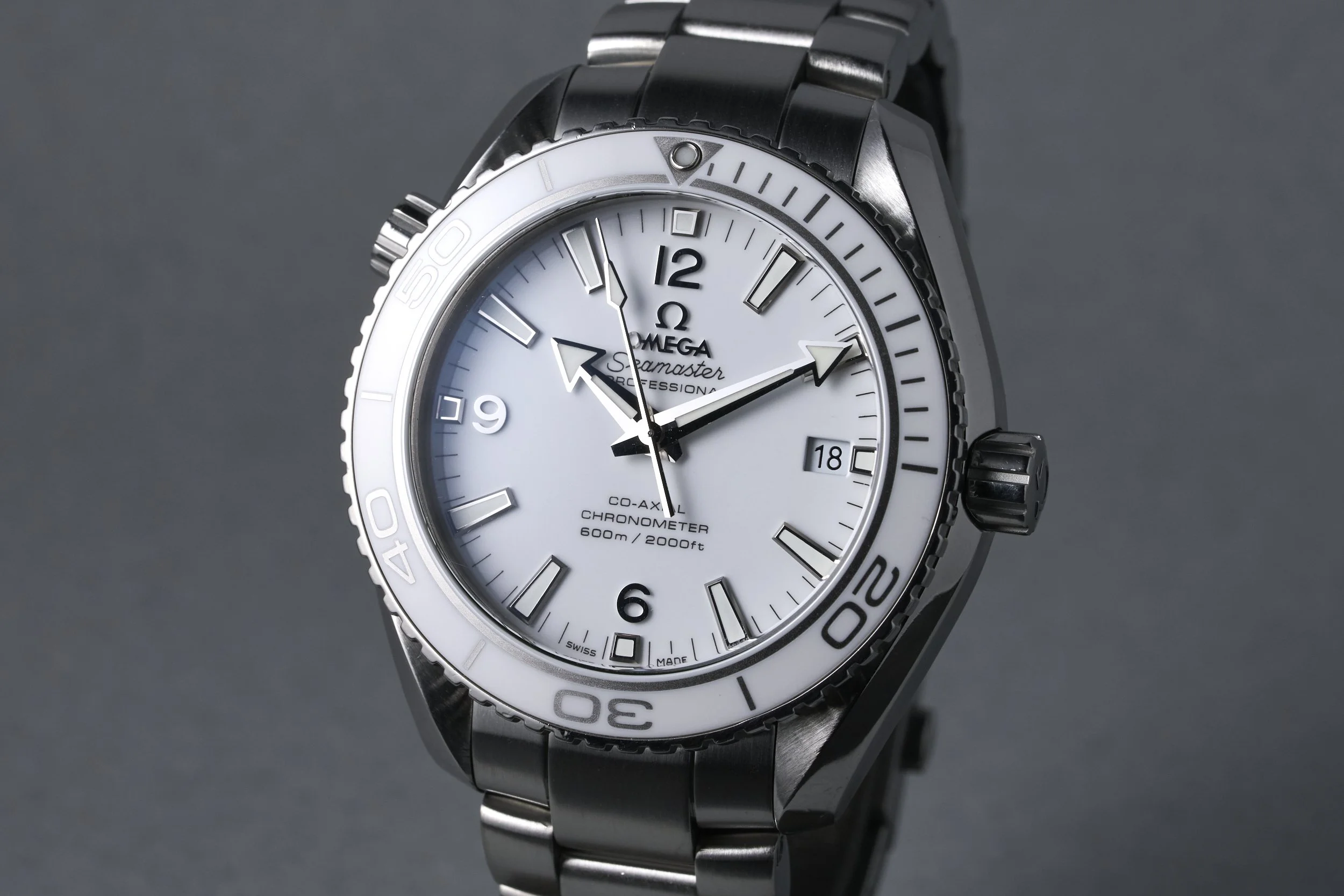 omega-seamaster-232.32.42.21.04.001-white.dial-2012-oysterpalace-OP2309-03.jpg