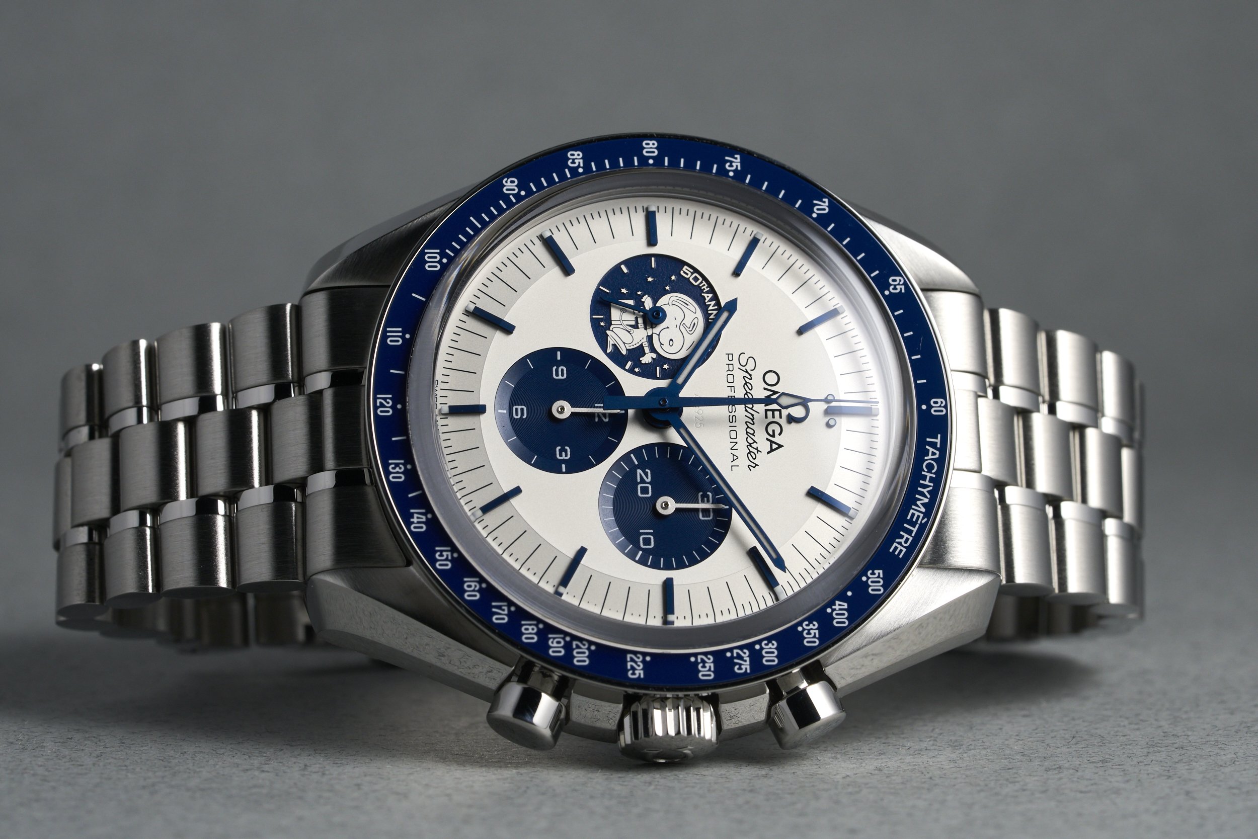 omega-speedmaster.boxpapers-310.32.42.50.02.001-silver.snoopy.50th.dial-2021-oysterpalace-OP2314-15.jpg