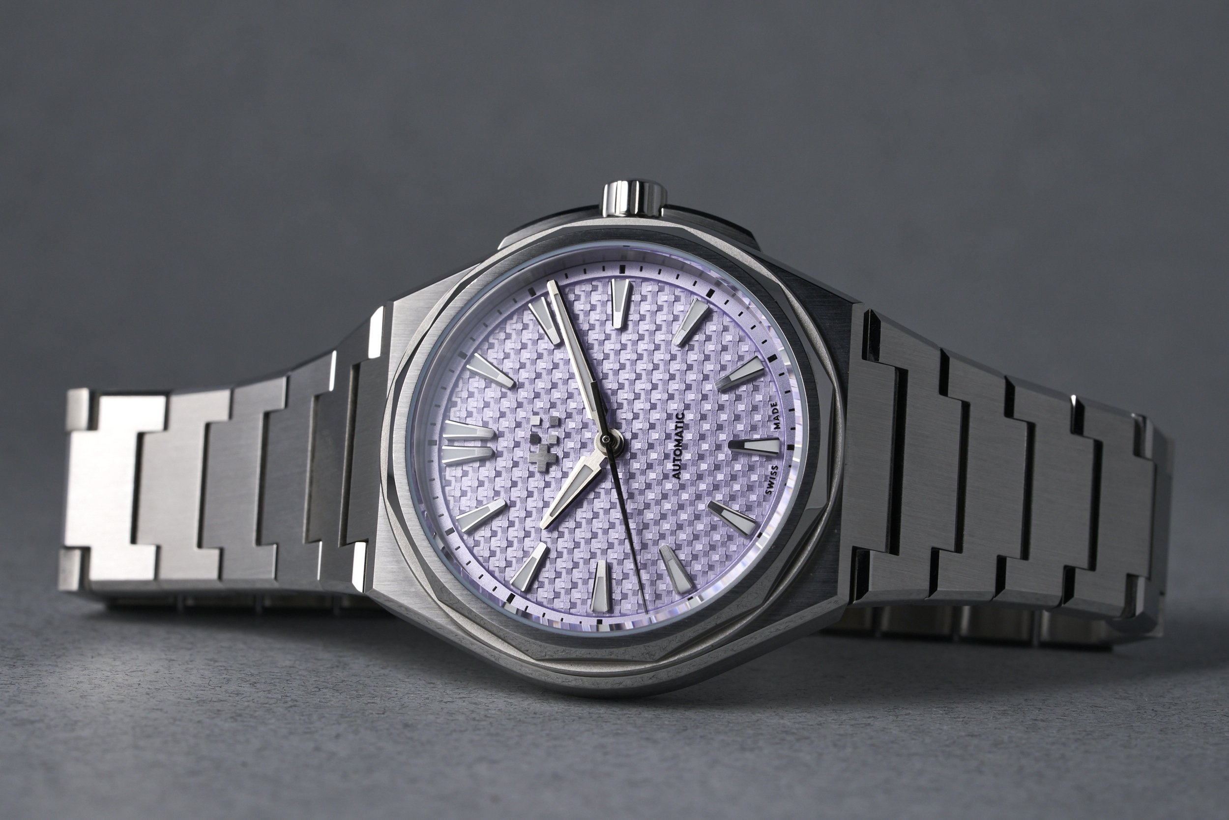 chistopherward-twelve.boxpapers-frosted.lavender-pink.dial-2023-oysterpalace-OP2253-10.jpg