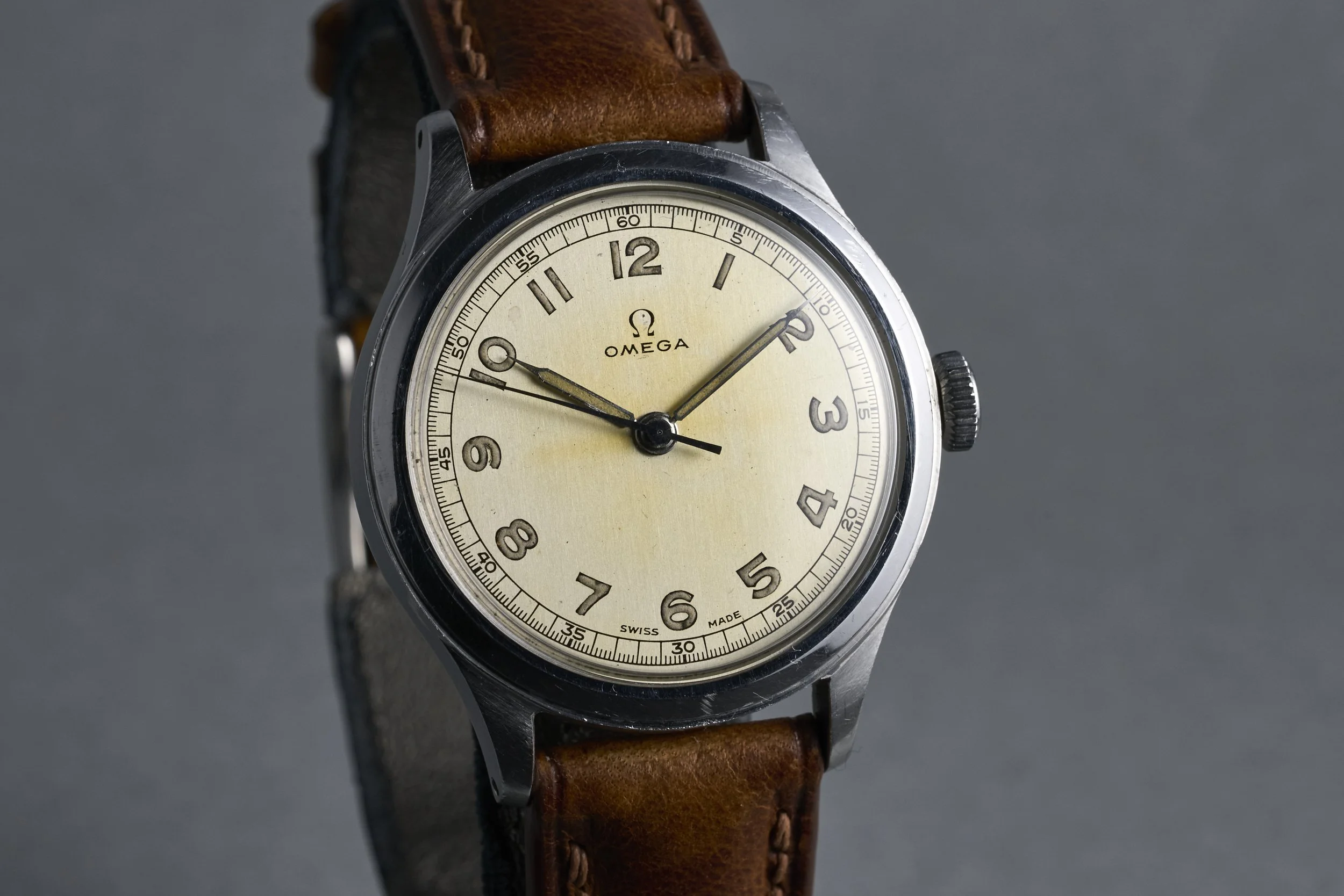 omega-military.30T2.servicepapers-2179.5-arabic.dial-1940s-oysterpalace-OP2318-02.jpg
