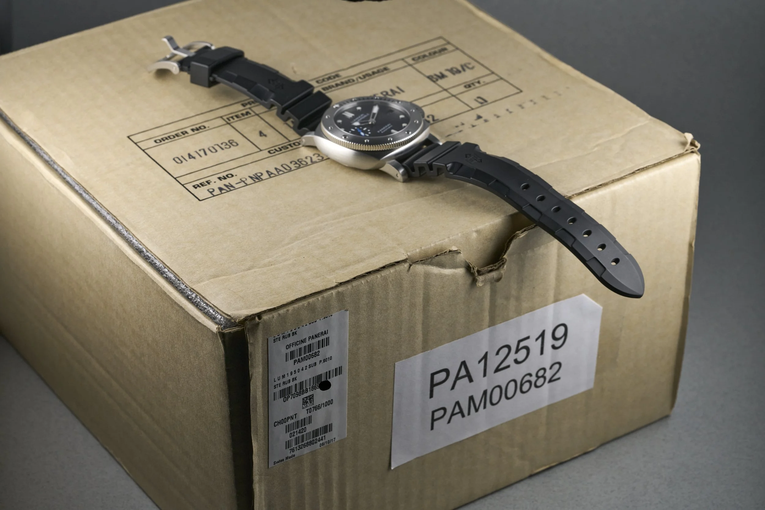 Panerai-submersible.boxpapers-PAM00682-black.dial-2017-oysterpalace-OP2280-09.jpg