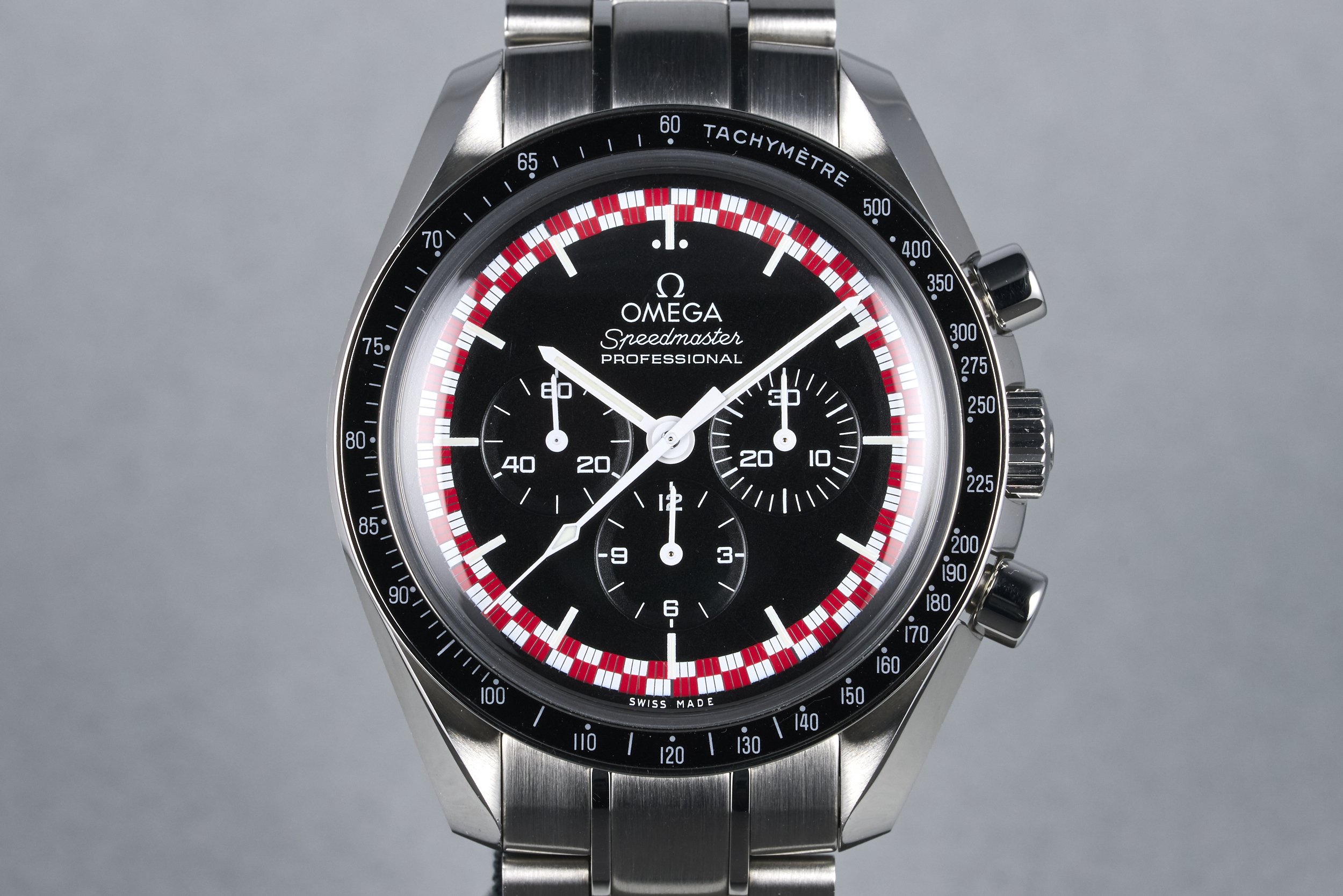 omega-speedmaster.boxpapers-311.30.42.30.01.004-tintin.dial-2018-oysterpalace-OP2302-01.jpg