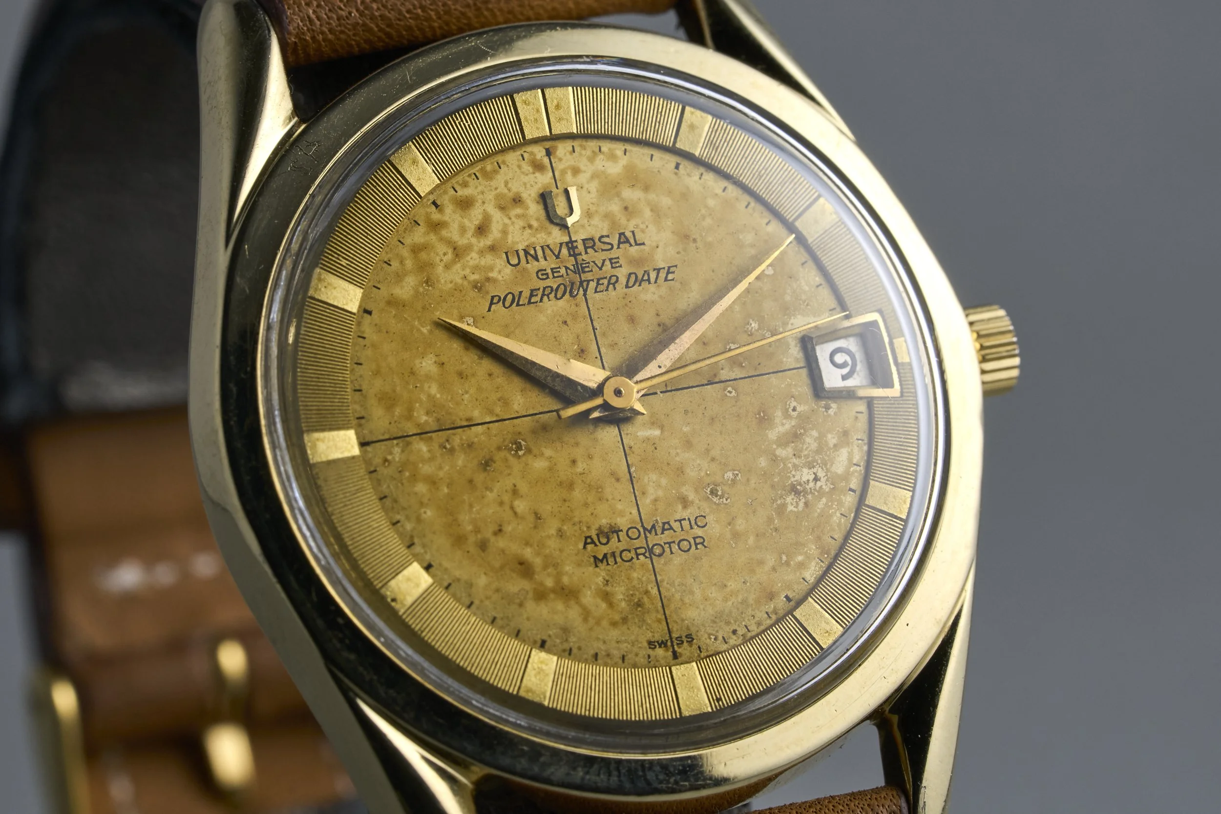 universalgeneve-polerouter.date.goldcap-204504.4-champagne.dial-1950s-oysterpalace-OP2195-04.jpg