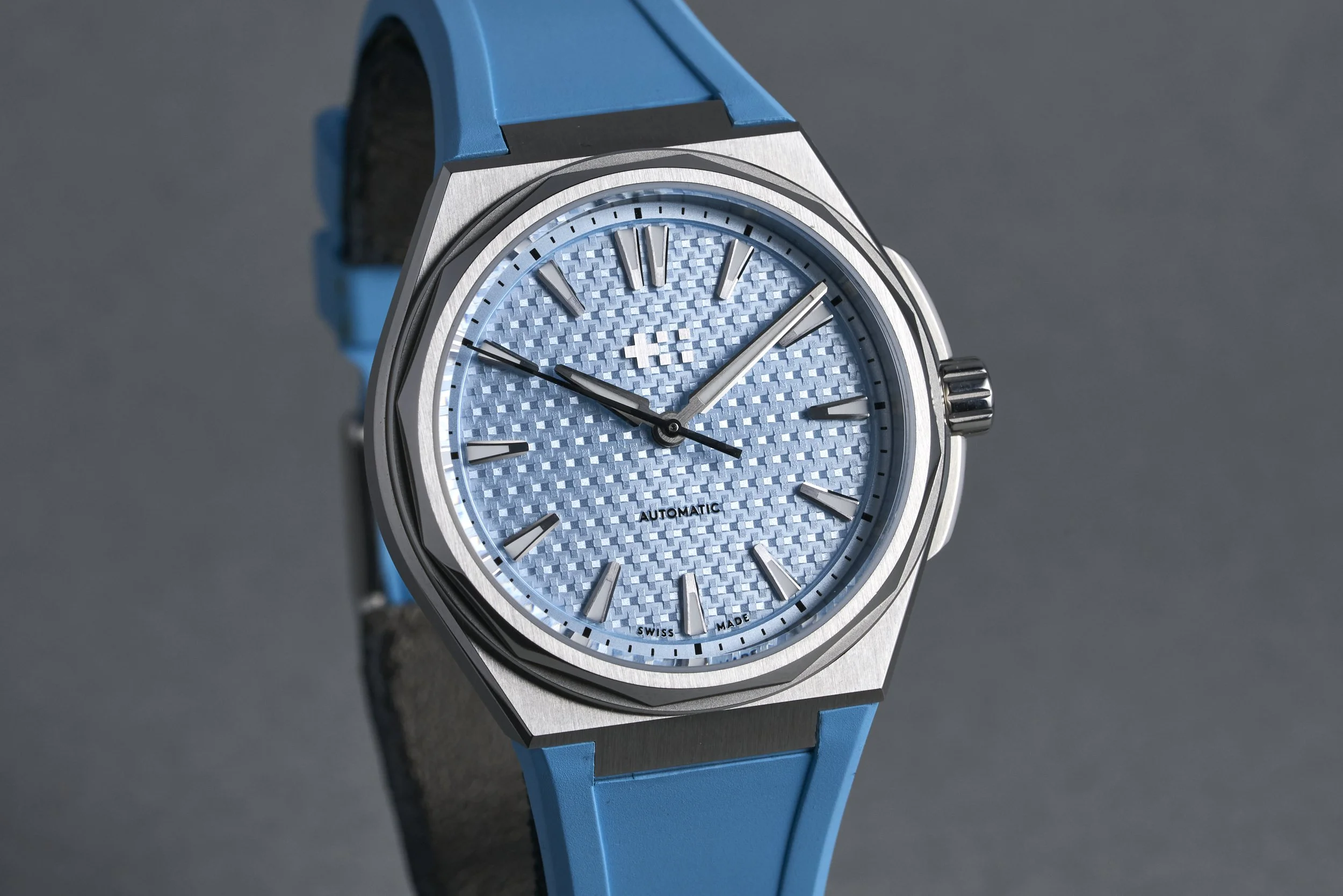 christopherward-twelve.boxpapers-glacierblue-blue.dial-2023-oysterpalace-OP2254-02.jpg