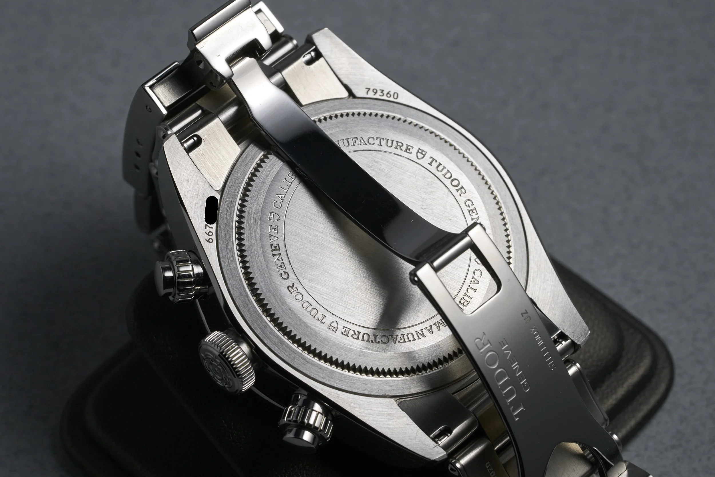 tudor-blakcbay.chrono.boxpapers-79260N-white.dial-2022-oysterpalace-OP2220-09.jpg