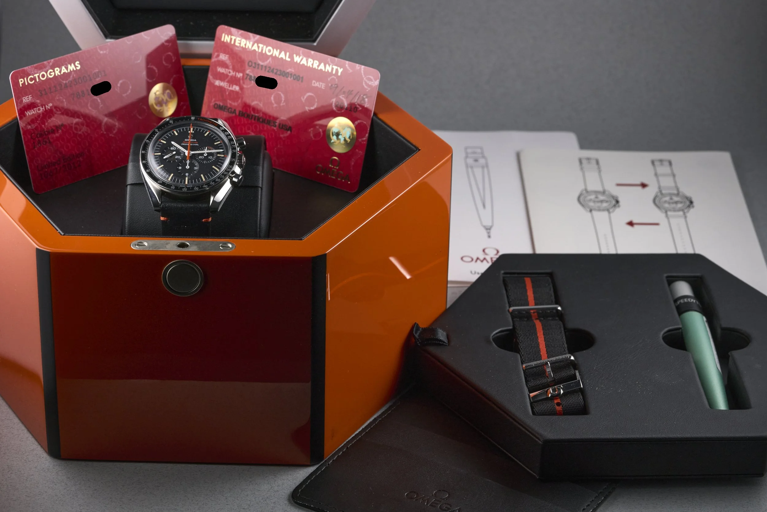 omega-speedmaster.speedytuesday.boxpapers-311.12.42.30.01.001-ultraman.dial-2018-oysterpalace-OP2282-13.jpg