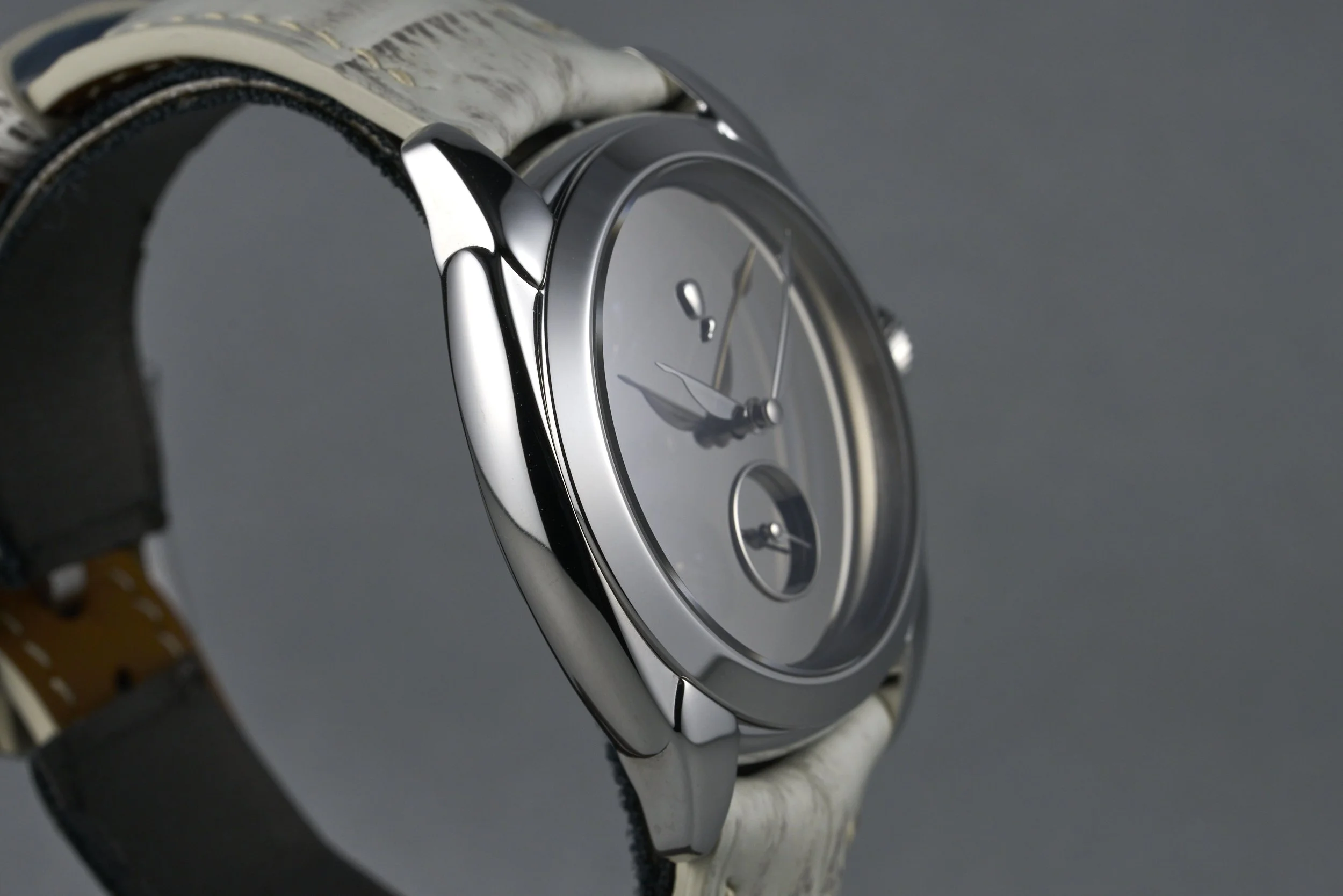 isotope-revolutioon.mercury-mercuryLE-liquid.metal.dial-64.150-oysterpalace-OP2246-05.jpg