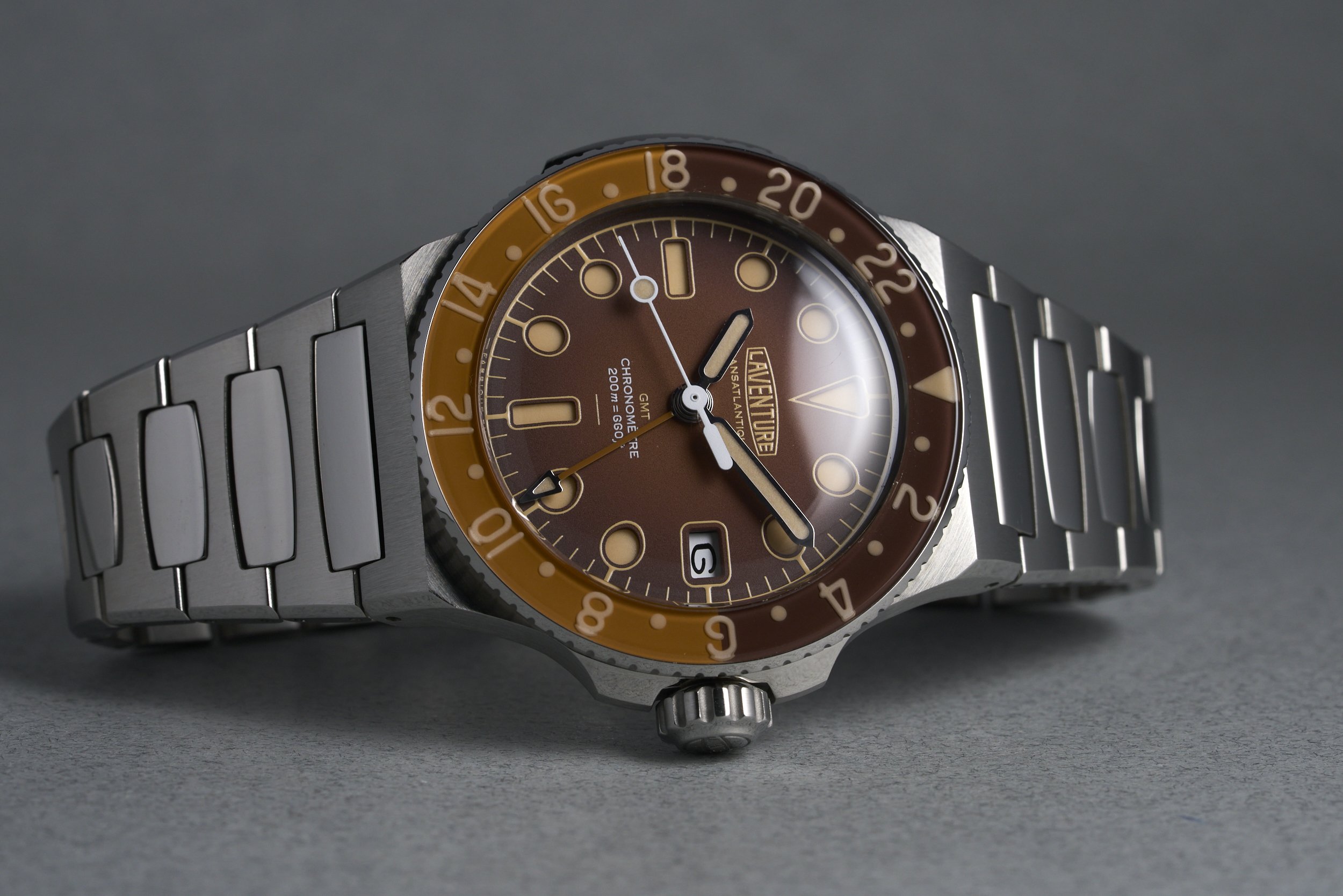 laventure-transatlantiqueII.boxpapers-gmt-brown.dial-2025-oysterpalace-OP2160-12.jpg