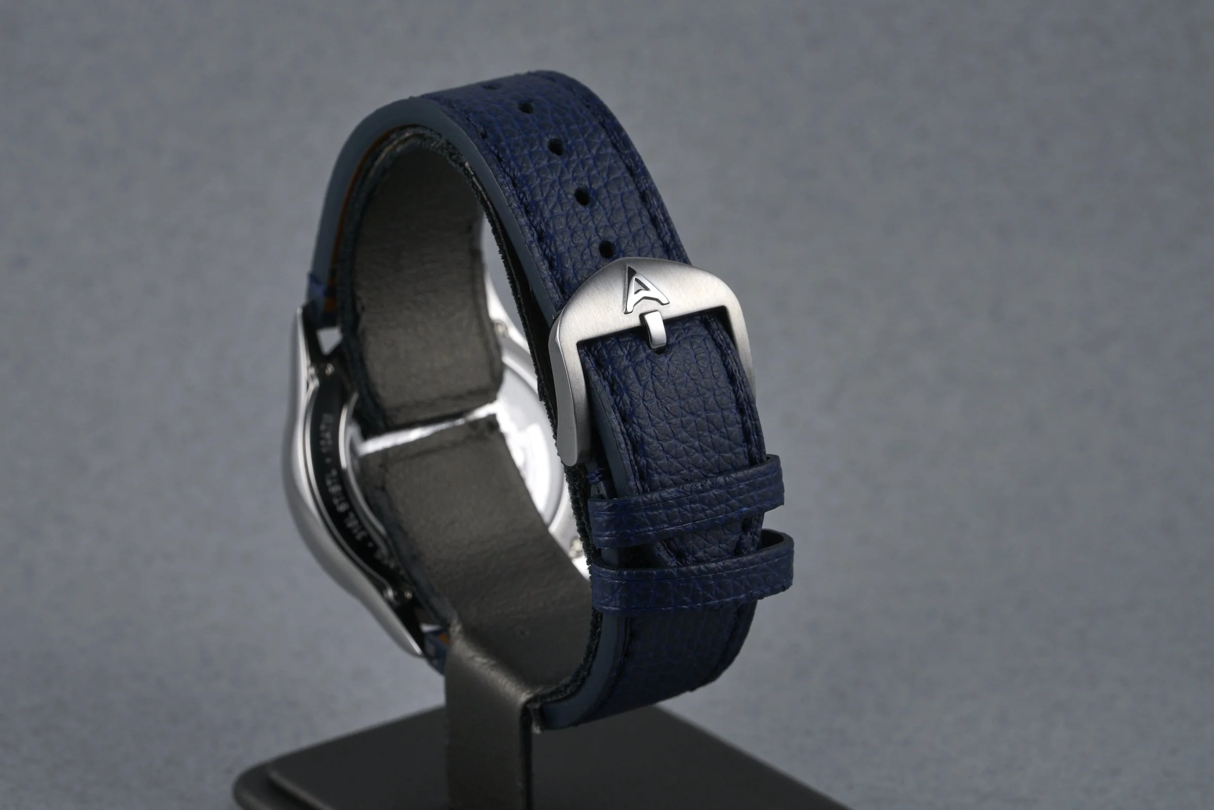 farer-lander.boxpapers-kano-pink.dial-2023-oysterpalace-OP2250-07.jpg