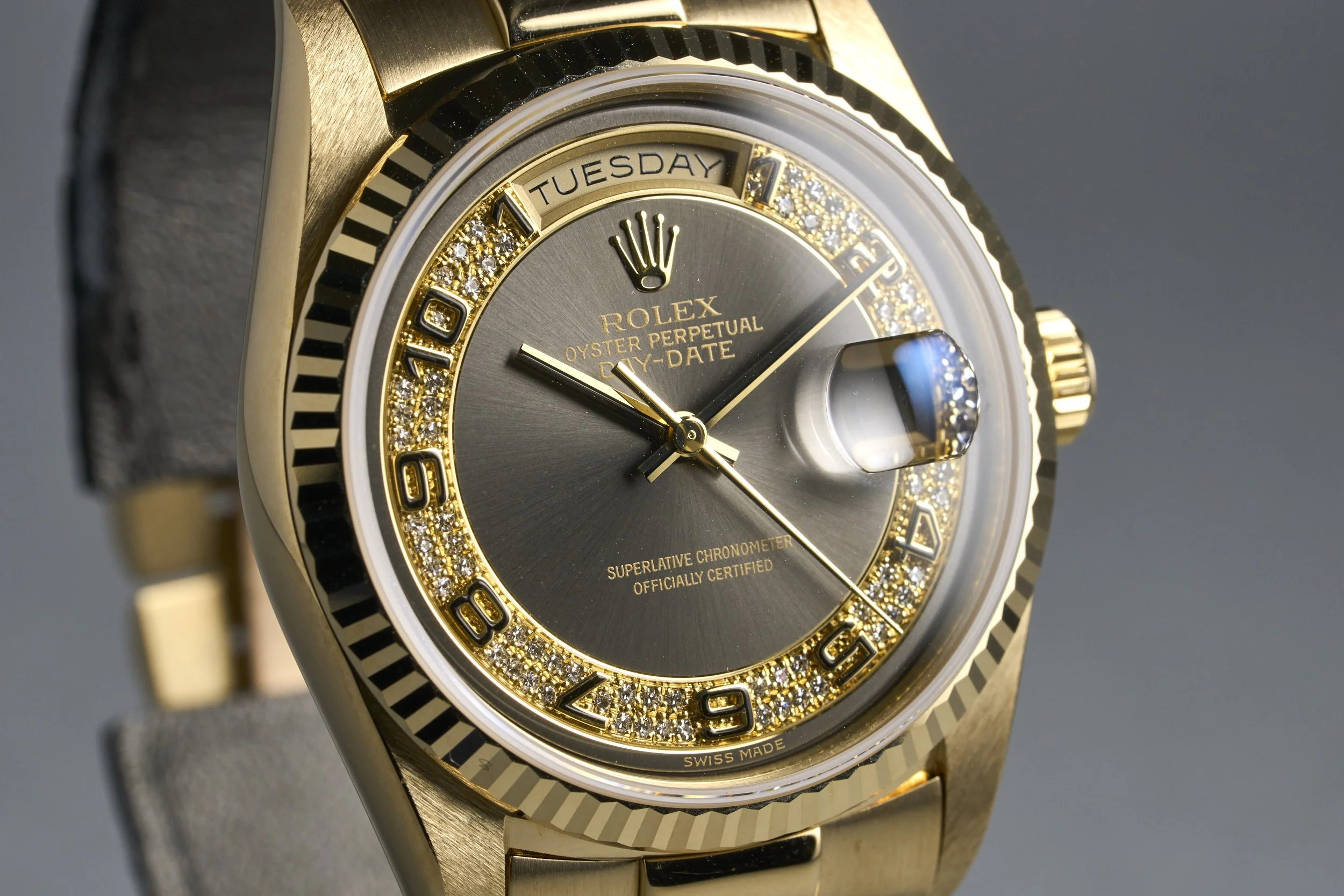 rolex-daydate.yellowgold.rscpapers-18238-arabic.myriad.dial-1988.L-oysterpalace-OP2283-04.jpg