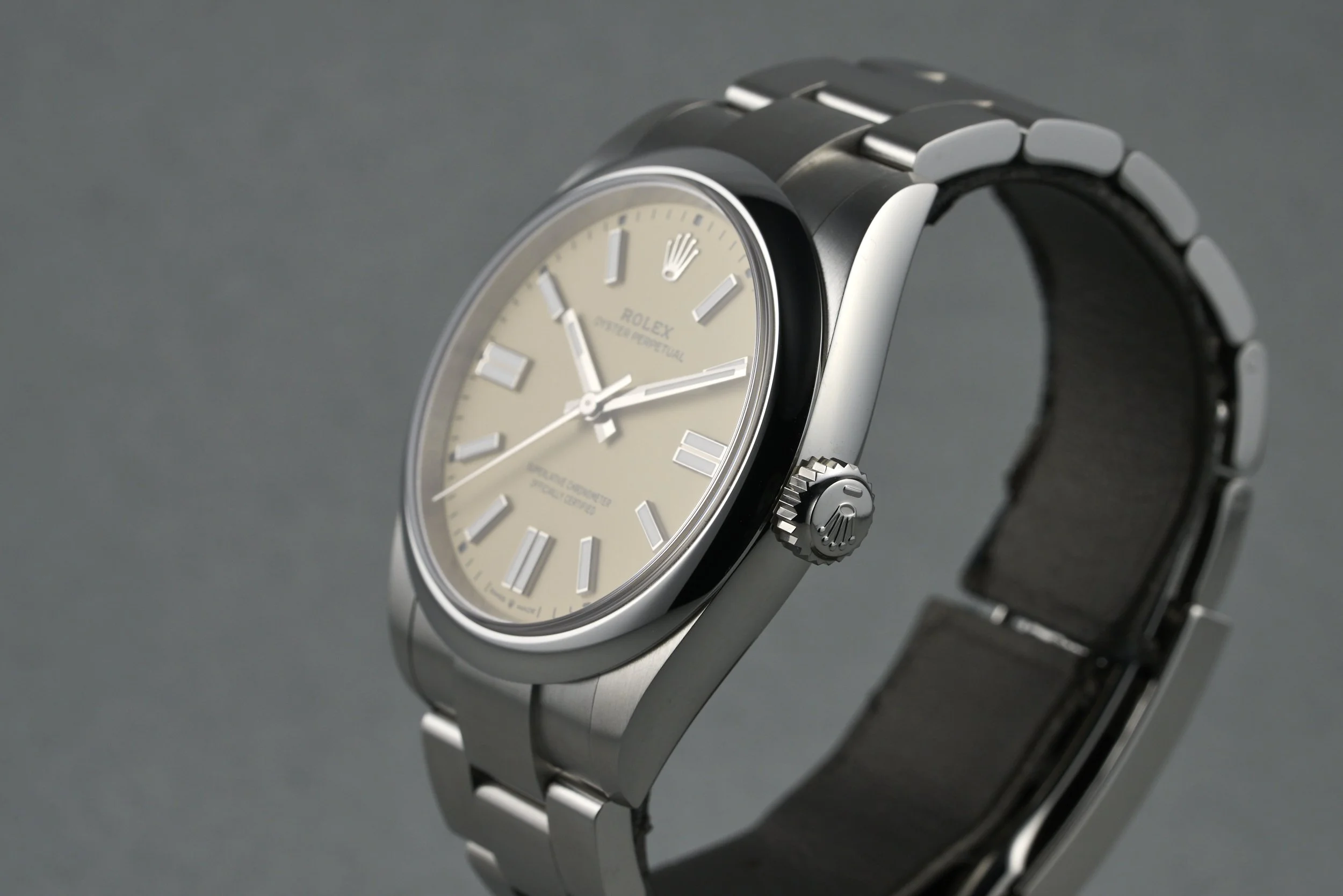 rolex-oysterperpetual.boxpapers-134300-beige.dial-2025-oysterpalace-OP2204-06.jpg