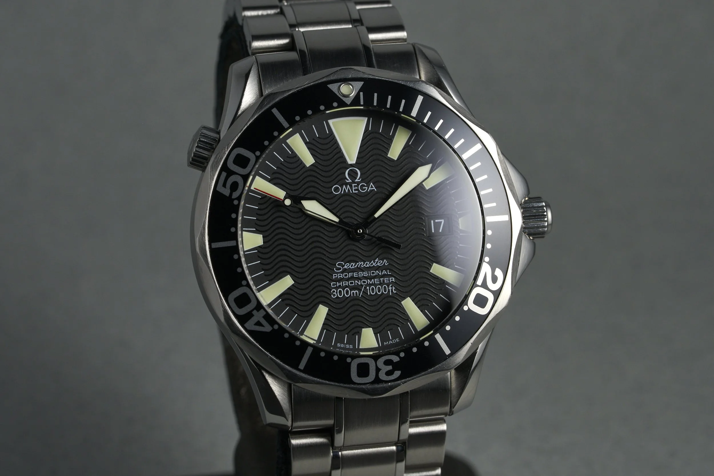 omega-seamaster.peterblake-2254.50-black.wave.dial-2000s-oysterpalace-OP2213-02.jpg