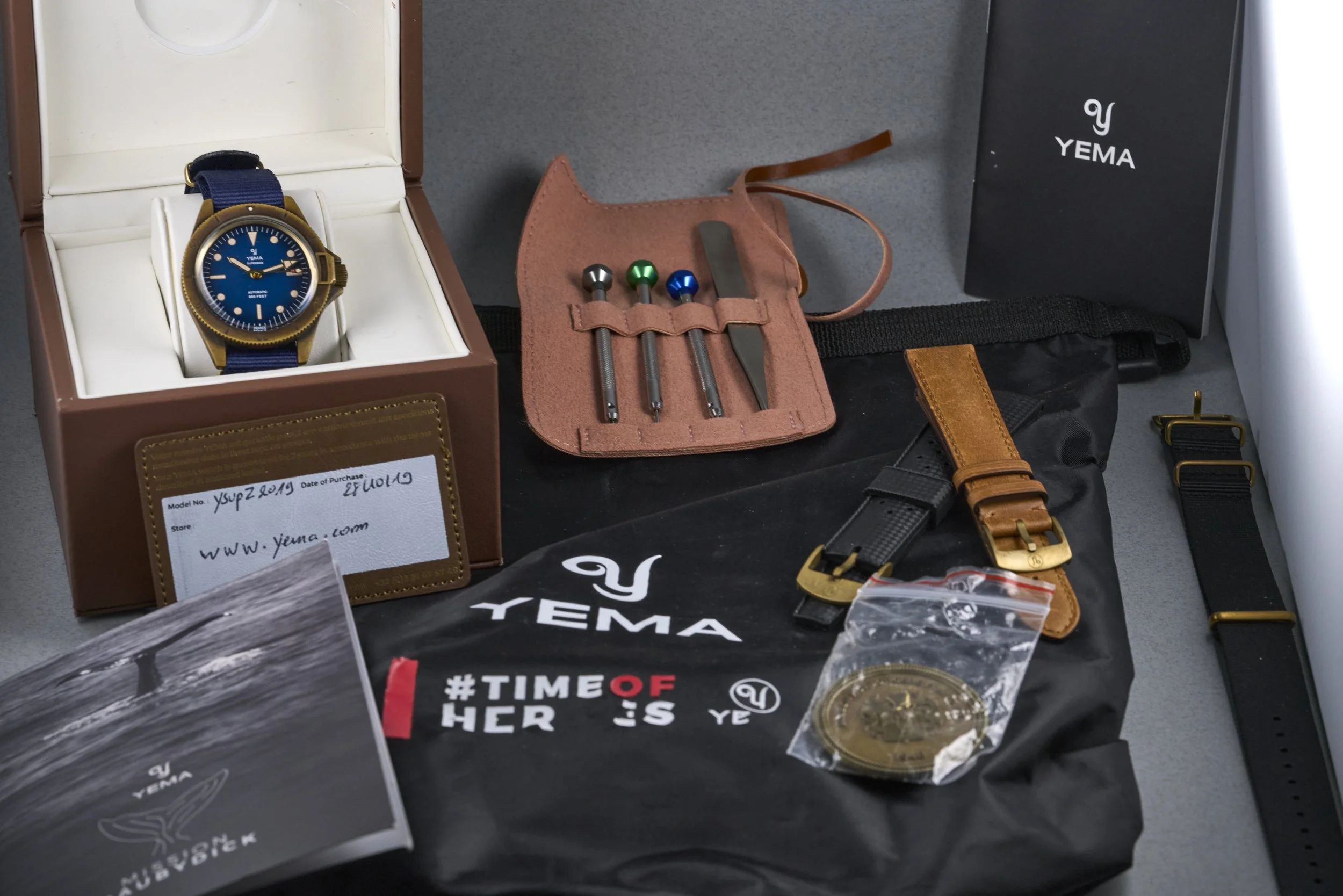 yema-superman.bronze.boxpapers-ysupz-blue.dial-2010-oysterpalace-OP2327-09.jpg