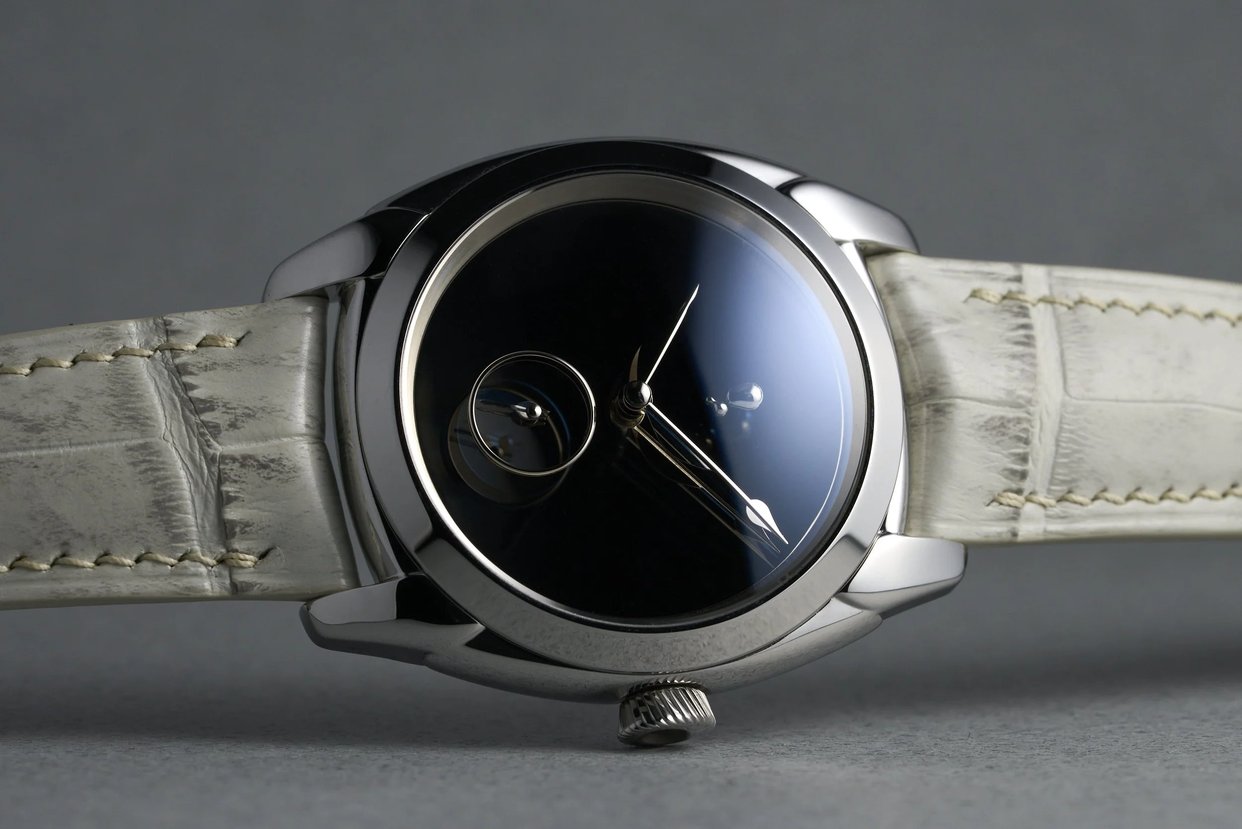 isotope-revolutioon.mercury-mercuryLE-liquid.metal.dial-64.150-oysterpalace-OP2246-10.jpg