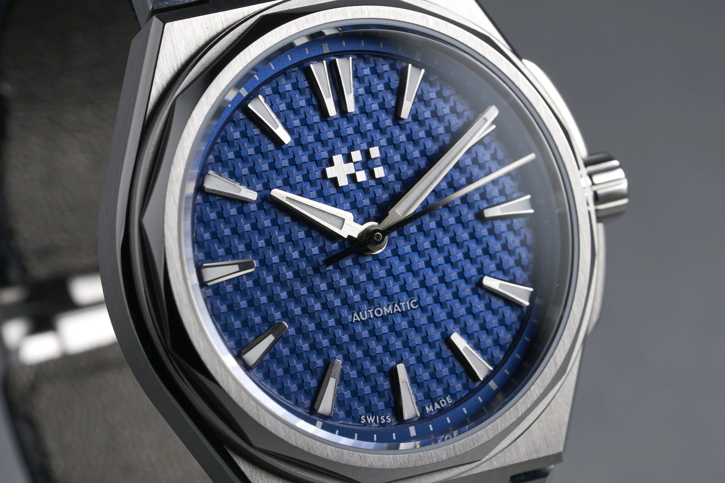 chistopherward-twelve.boxpapers-glacier.blue-cobalt.dial-2023-oysterpalace-OP2254-04.jpg