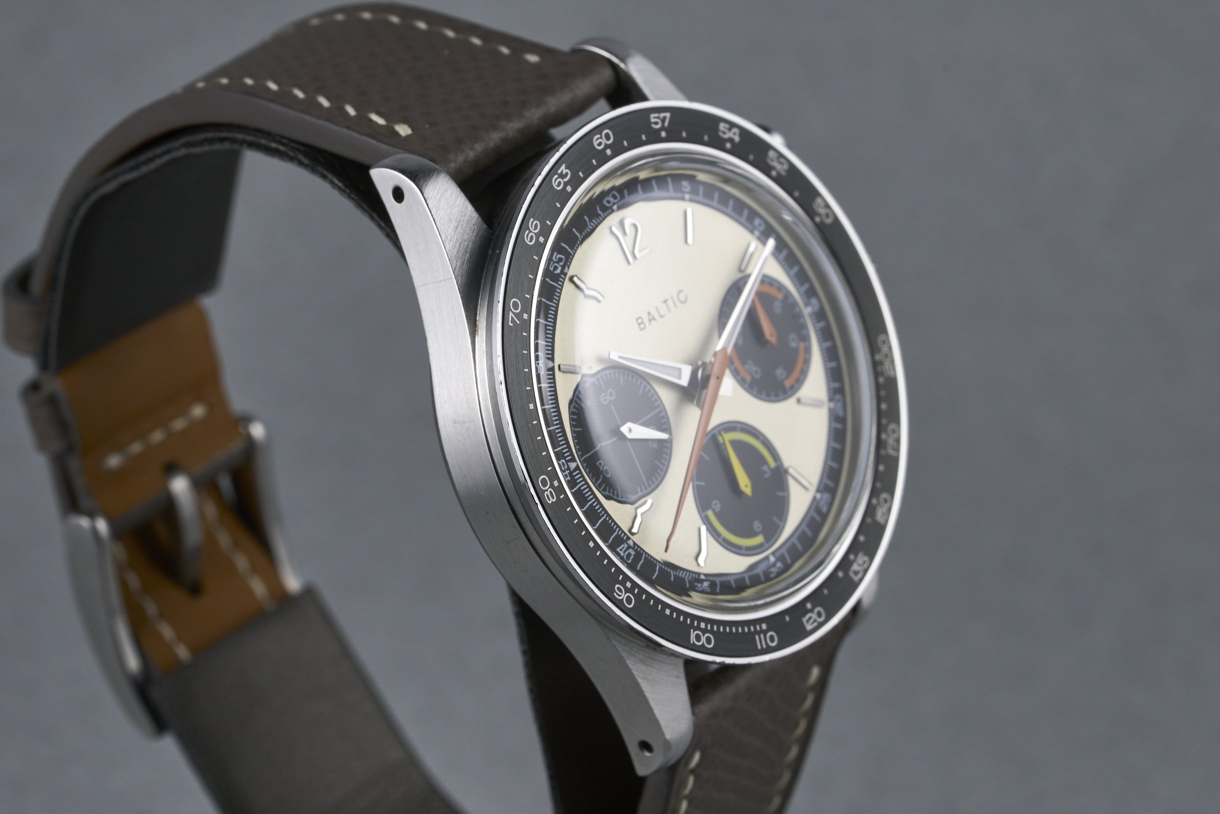 baltic-tricompax.peterauto.boxpapers-limited edition-beige.dial-2022-oysterpalace-OP2234-05.jpg