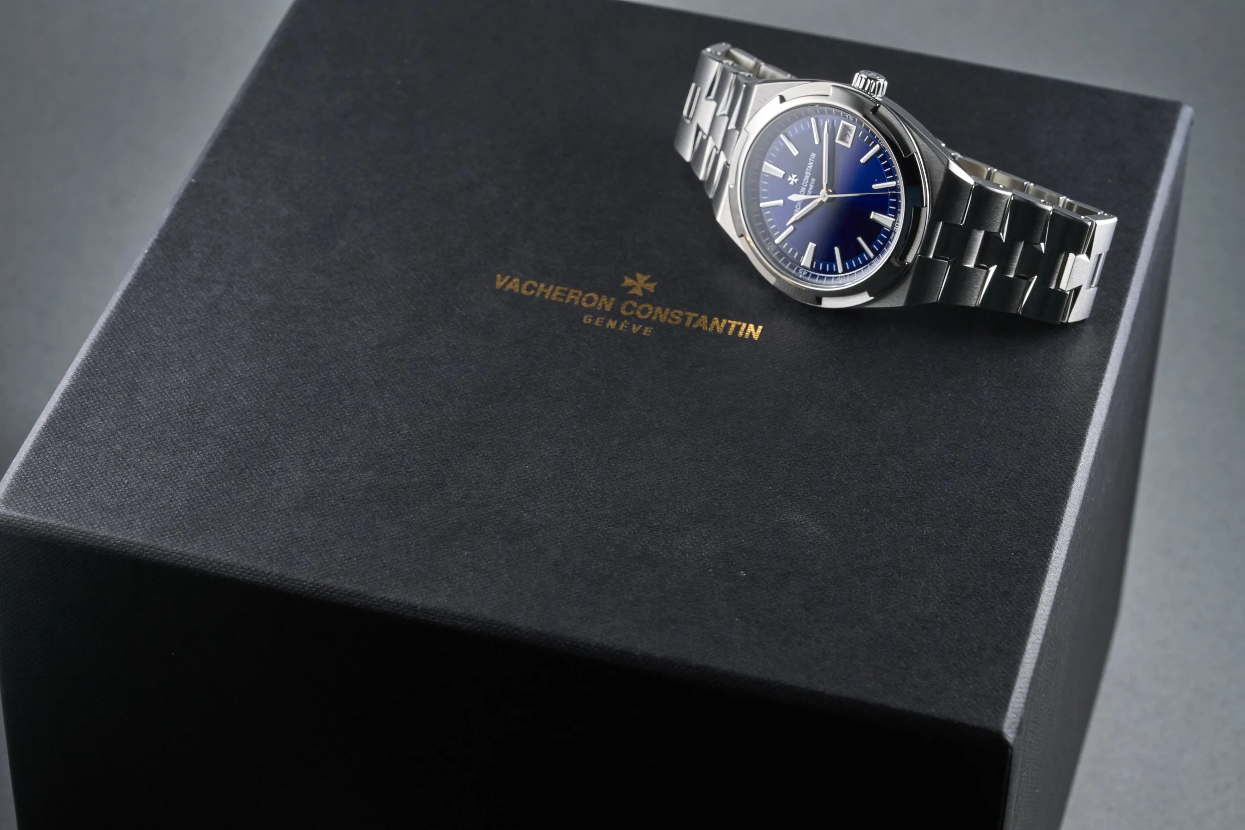 VacheronConstantin-overseas.boxpapers-4500v-blue.dial-2021-oysterpalace-OP2298-10.jpg