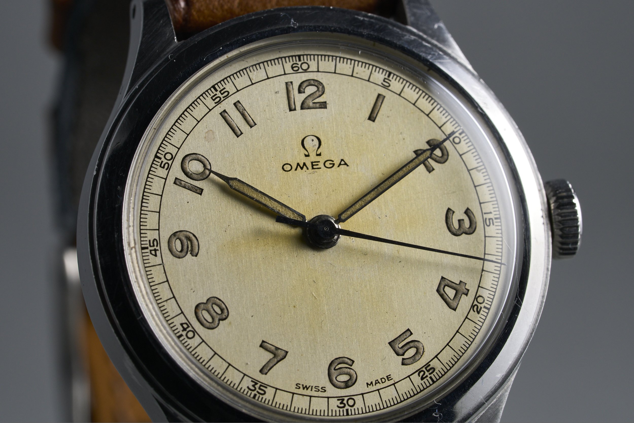 omega-military.30T2.servicepapers-2179.5-arabic.dial-1940s-oysterpalace-OP2318-04.jpg