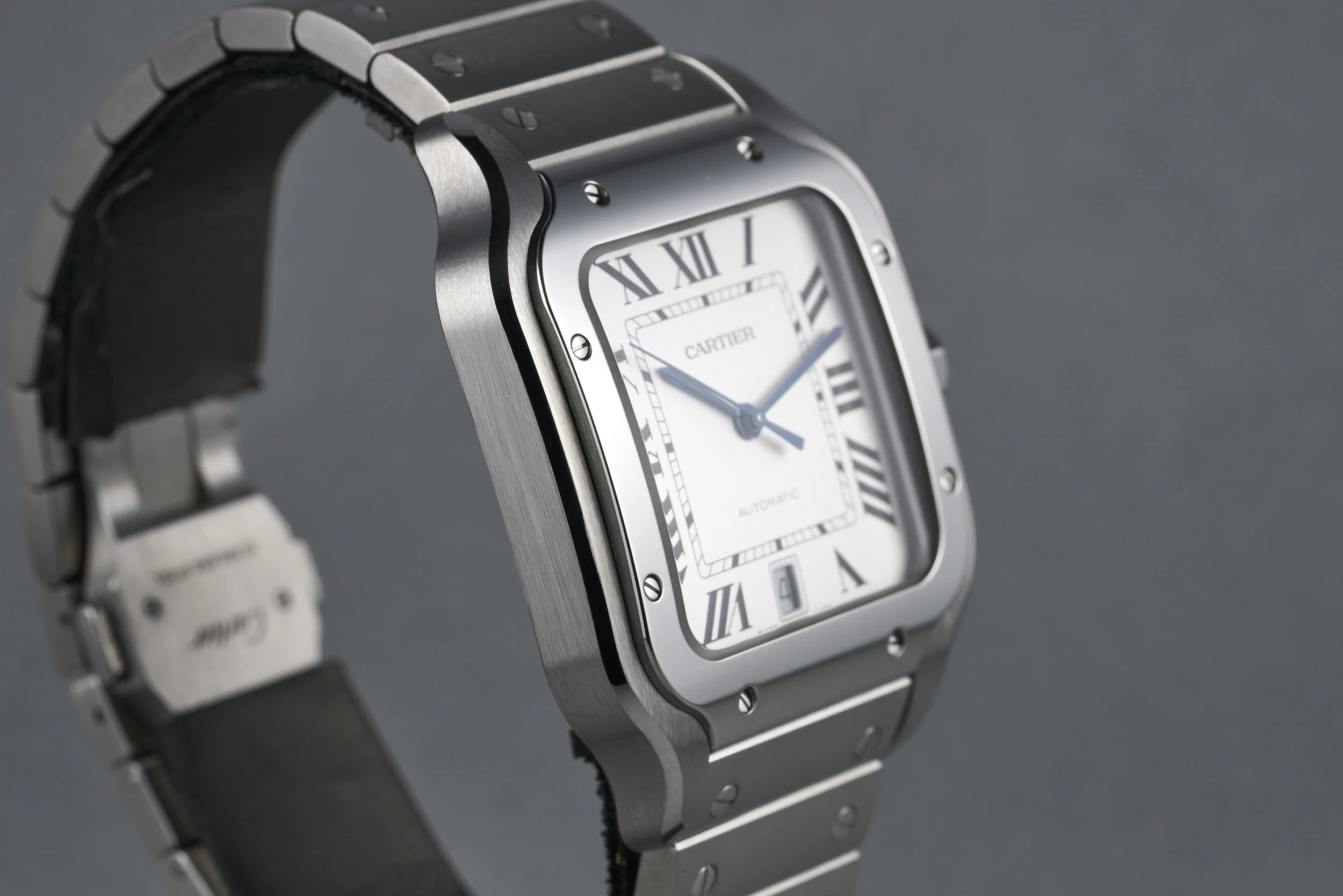 cartier-santos.large.boxpapers-WSSA0018-silver.dial-2022-oysterpalace-OP2278-05.jpg