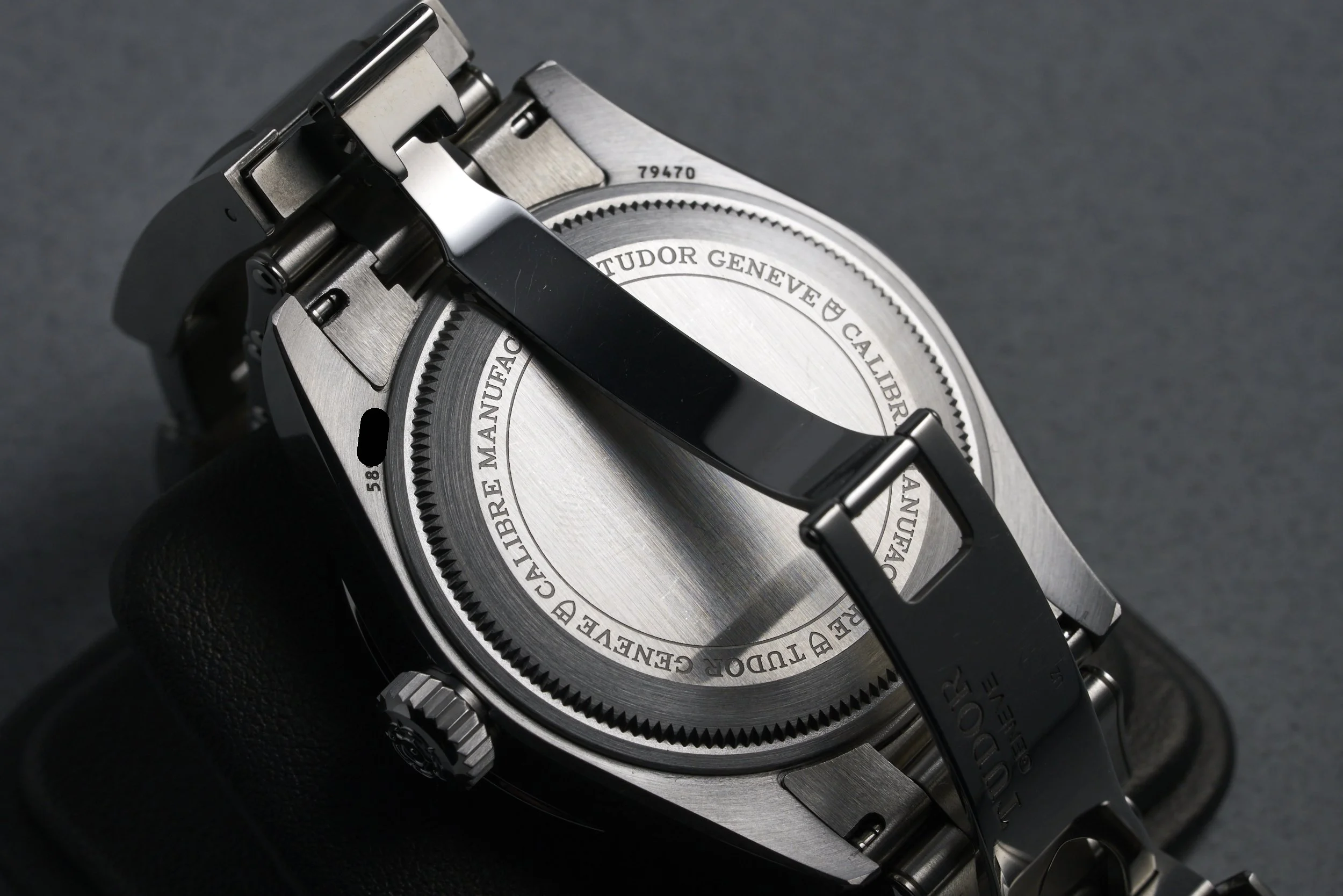 tudor-black.bay.pro.gmt.boxpapers-79470-black.dial-2023-oysterpalace-OP2286-09.jpg