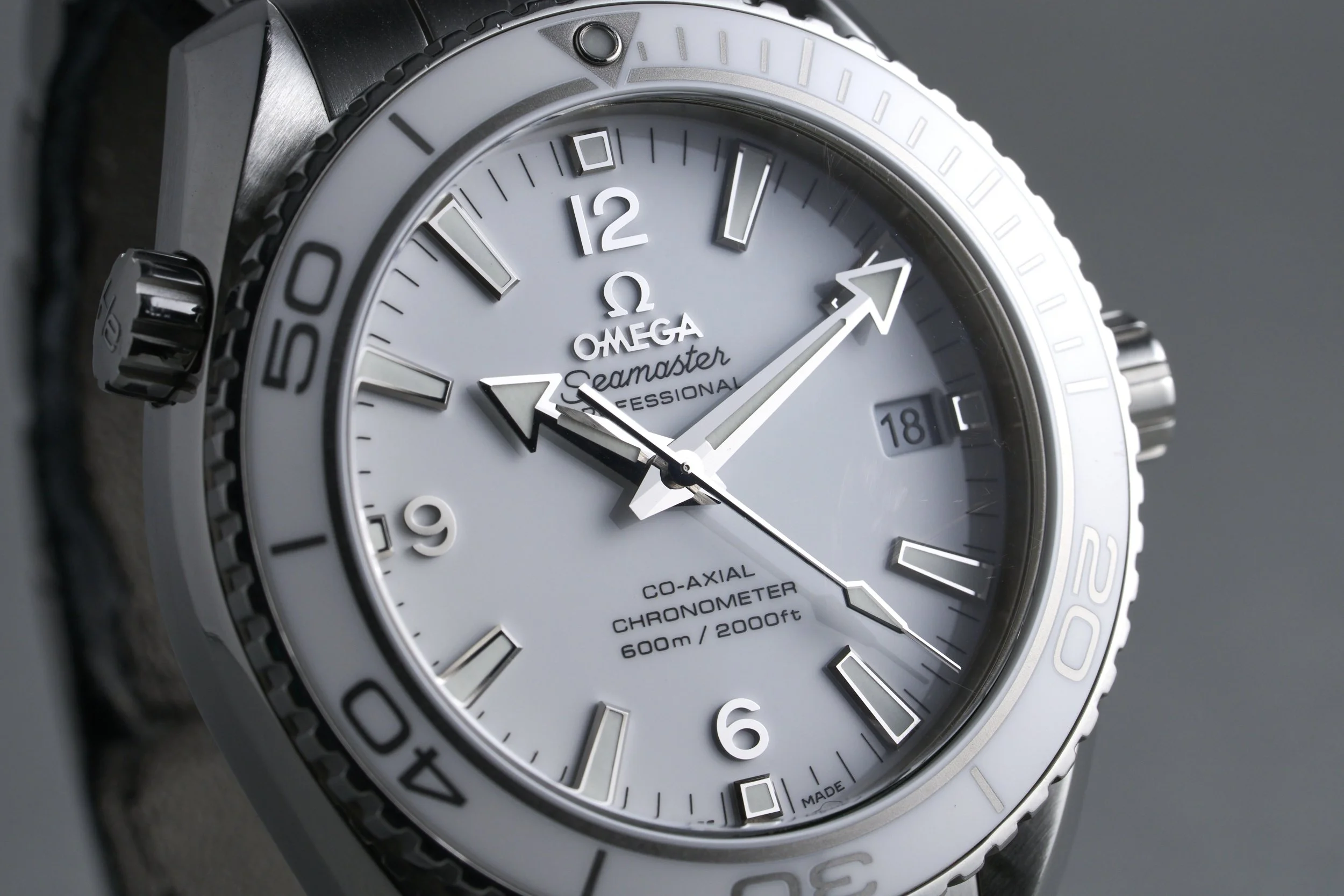 omega-seamaster-232.32.42.21.04.001-white.dial-2012-oysterpalace-OP2309-04.jpg